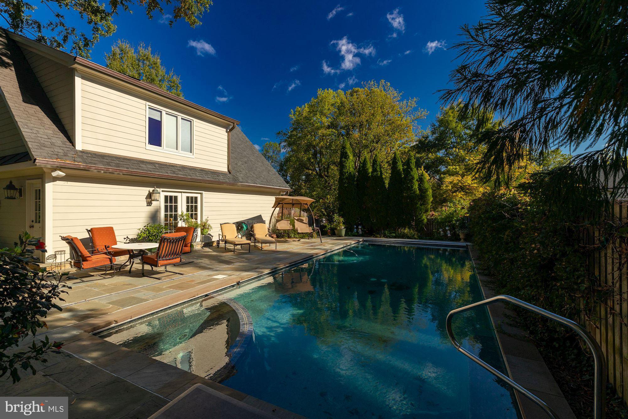 COUNTRY CLUB HILLS - Residential