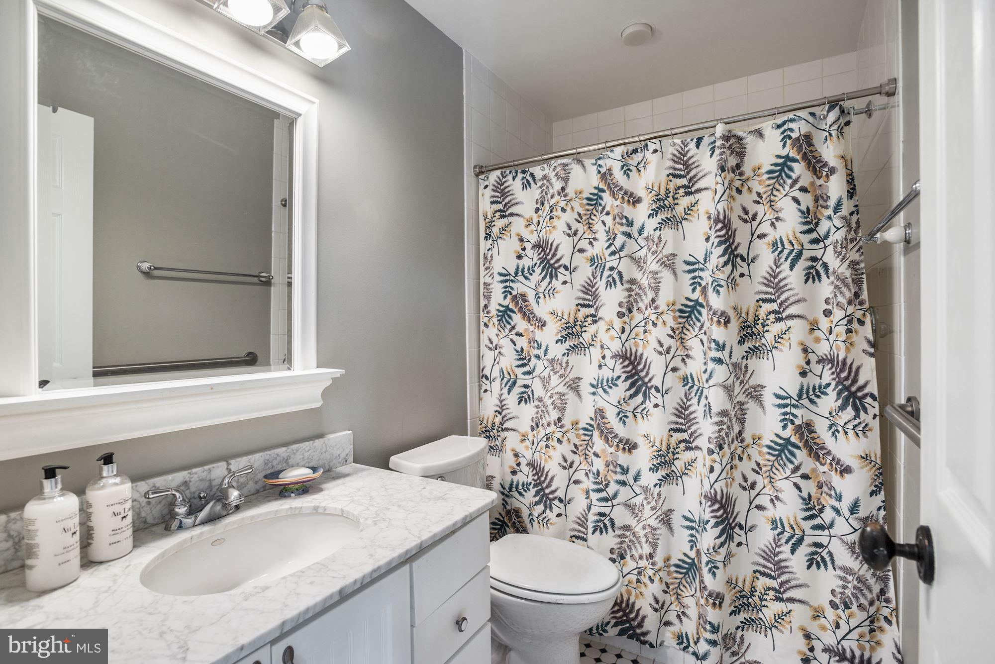 COUNTRY CLUB HILLS - Residential