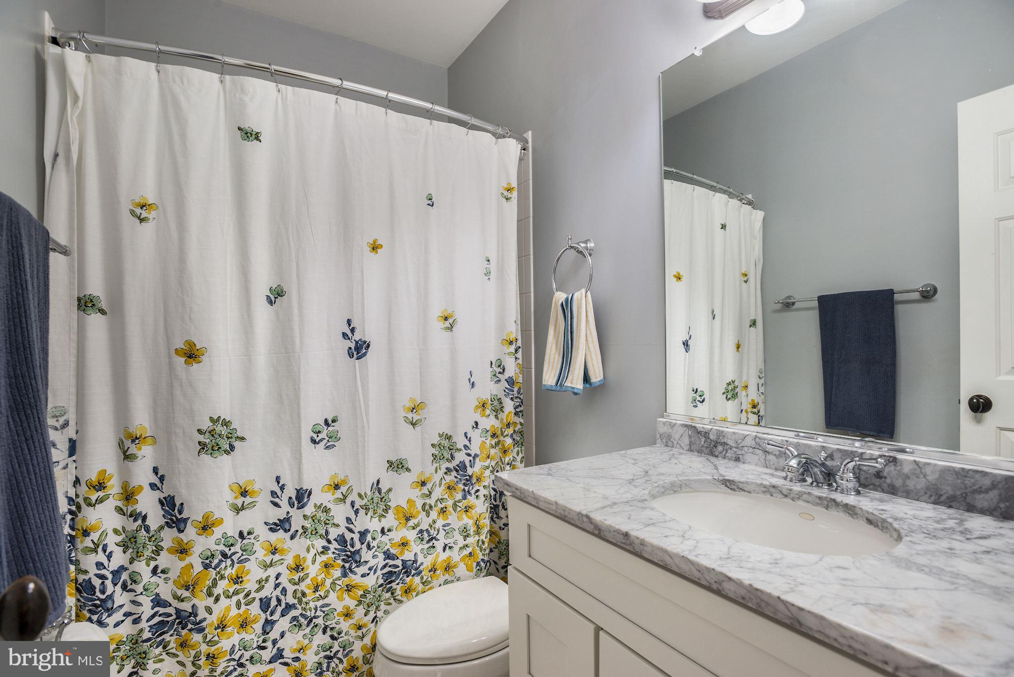 COUNTRY CLUB HILLS - Residential