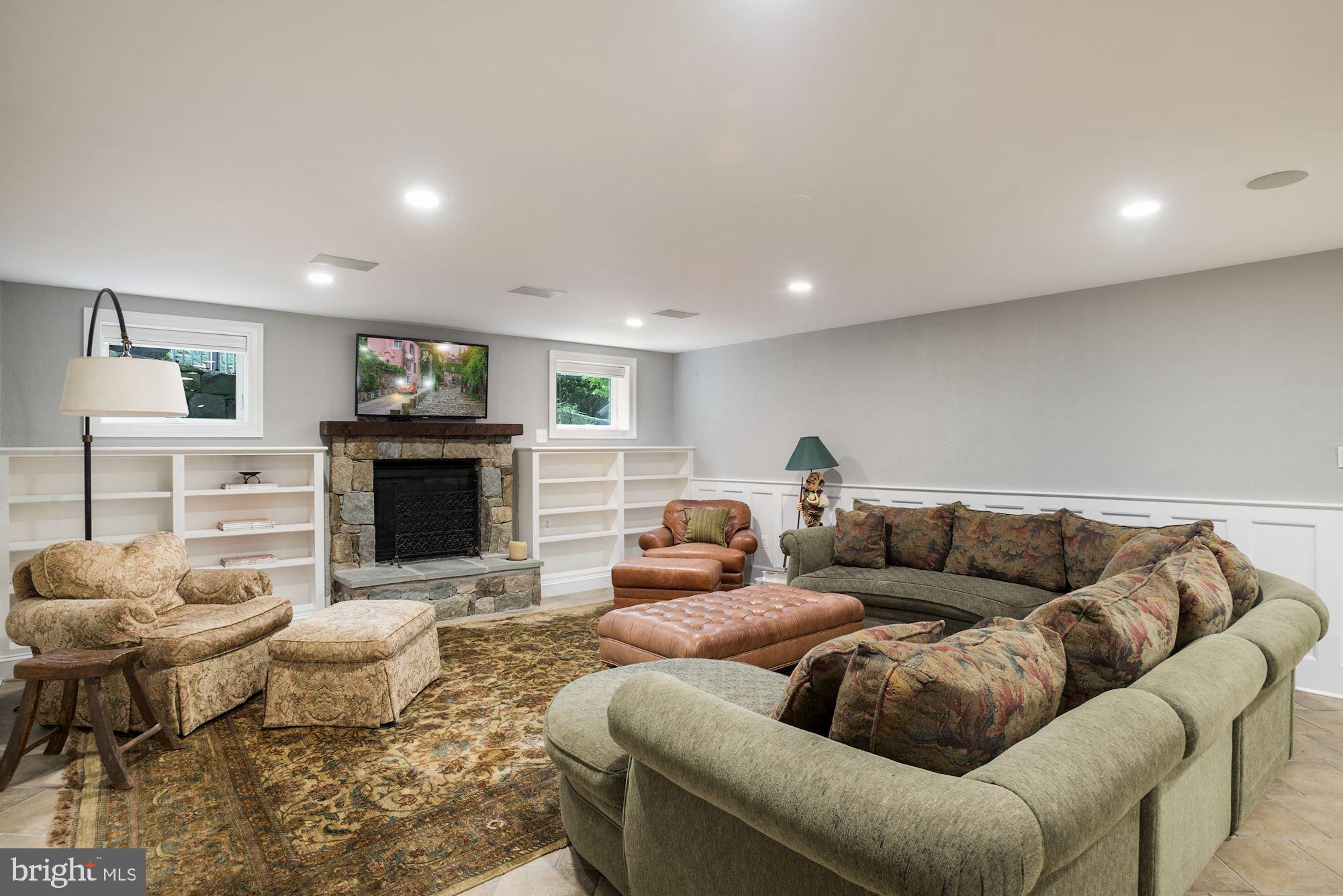 COUNTRY CLUB HILLS - Residential