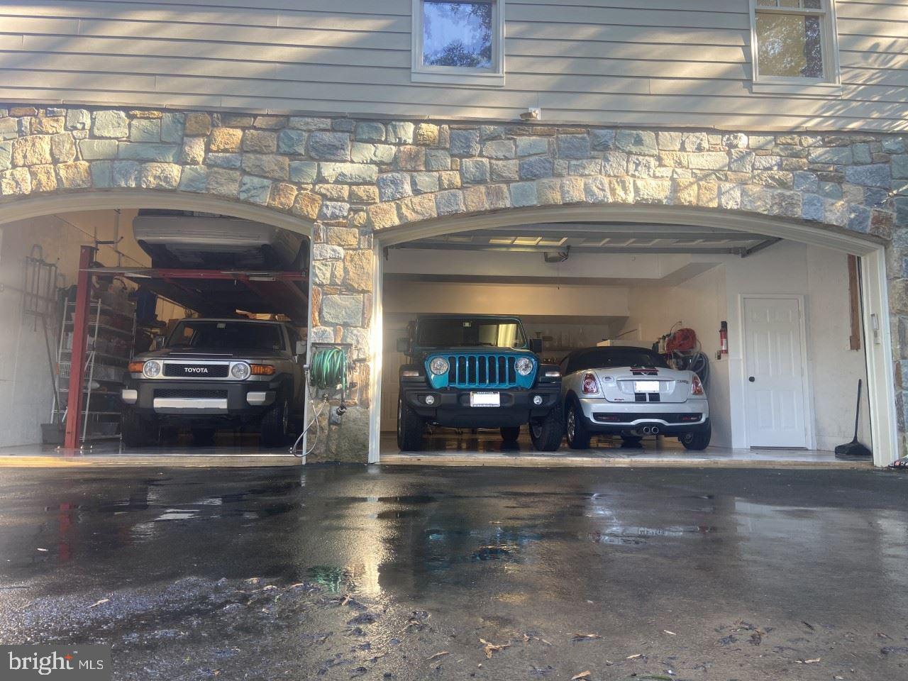 COUNTRY CLUB HILLS - Residential