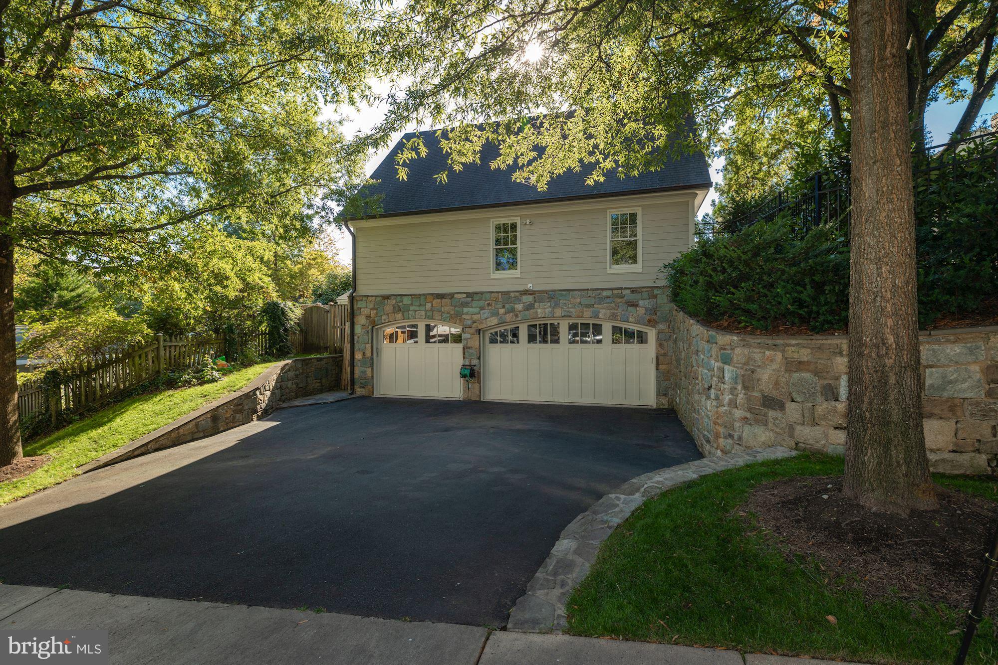 COUNTRY CLUB HILLS - Residential