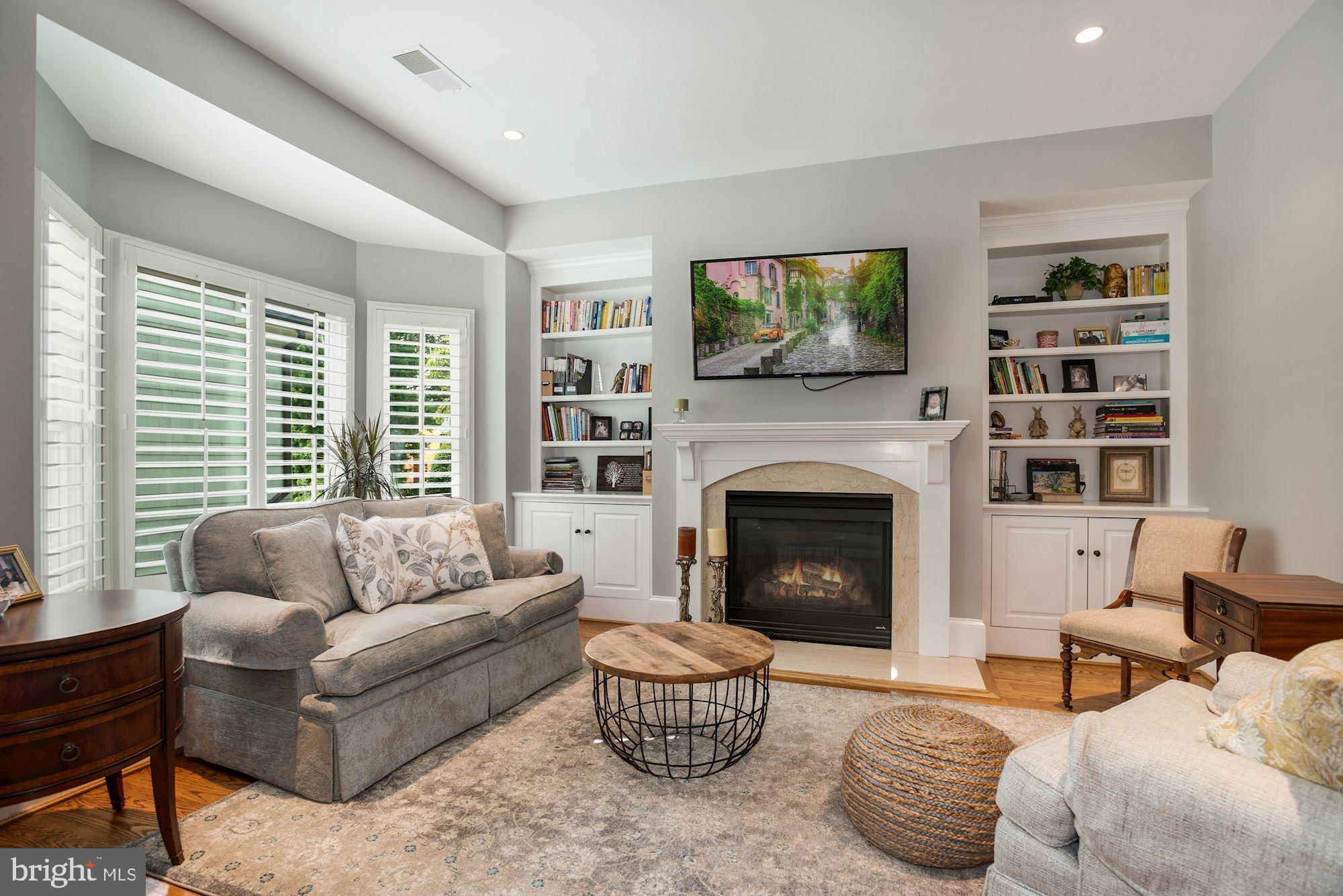 COUNTRY CLUB HILLS - Residential