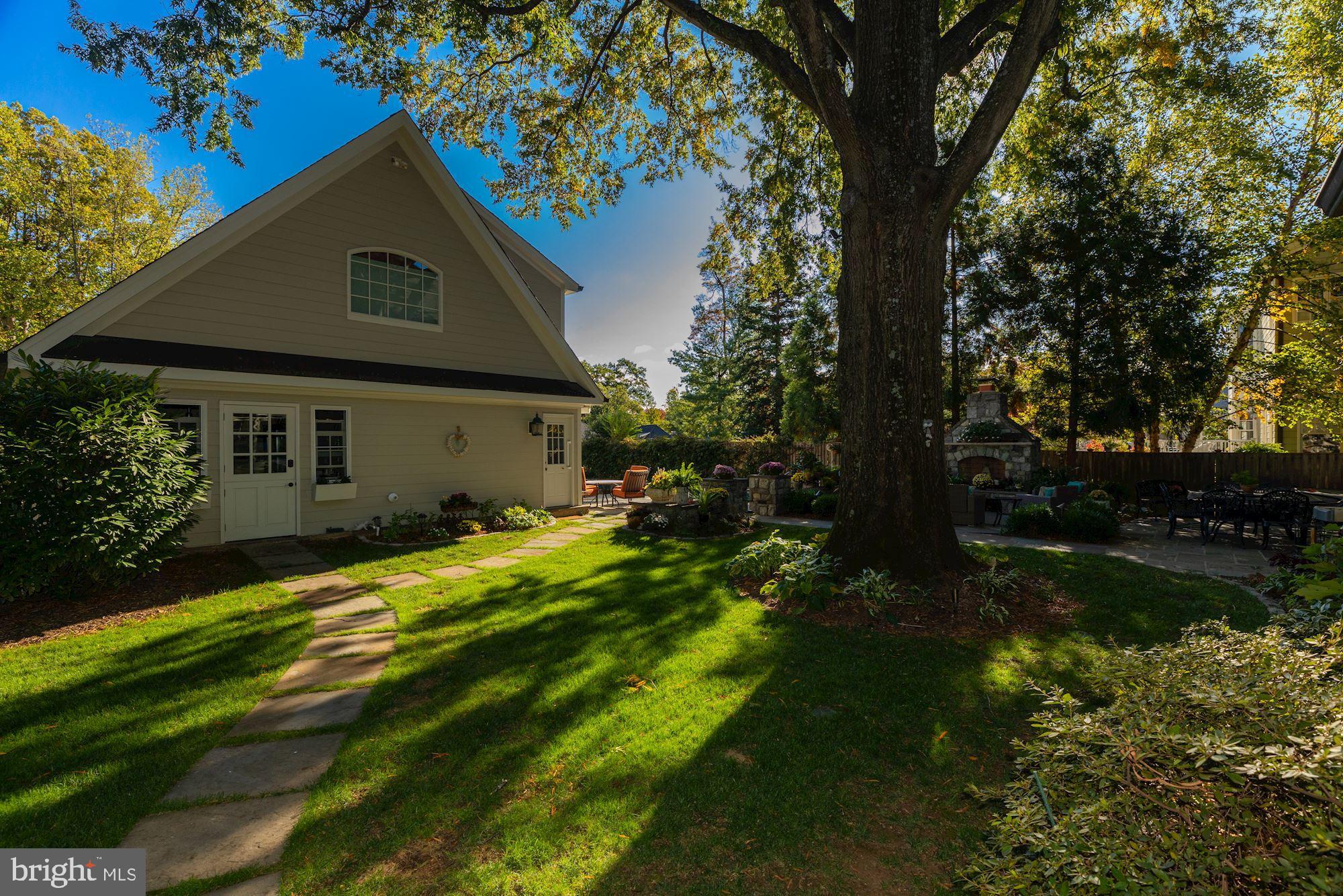 COUNTRY CLUB HILLS - Residential