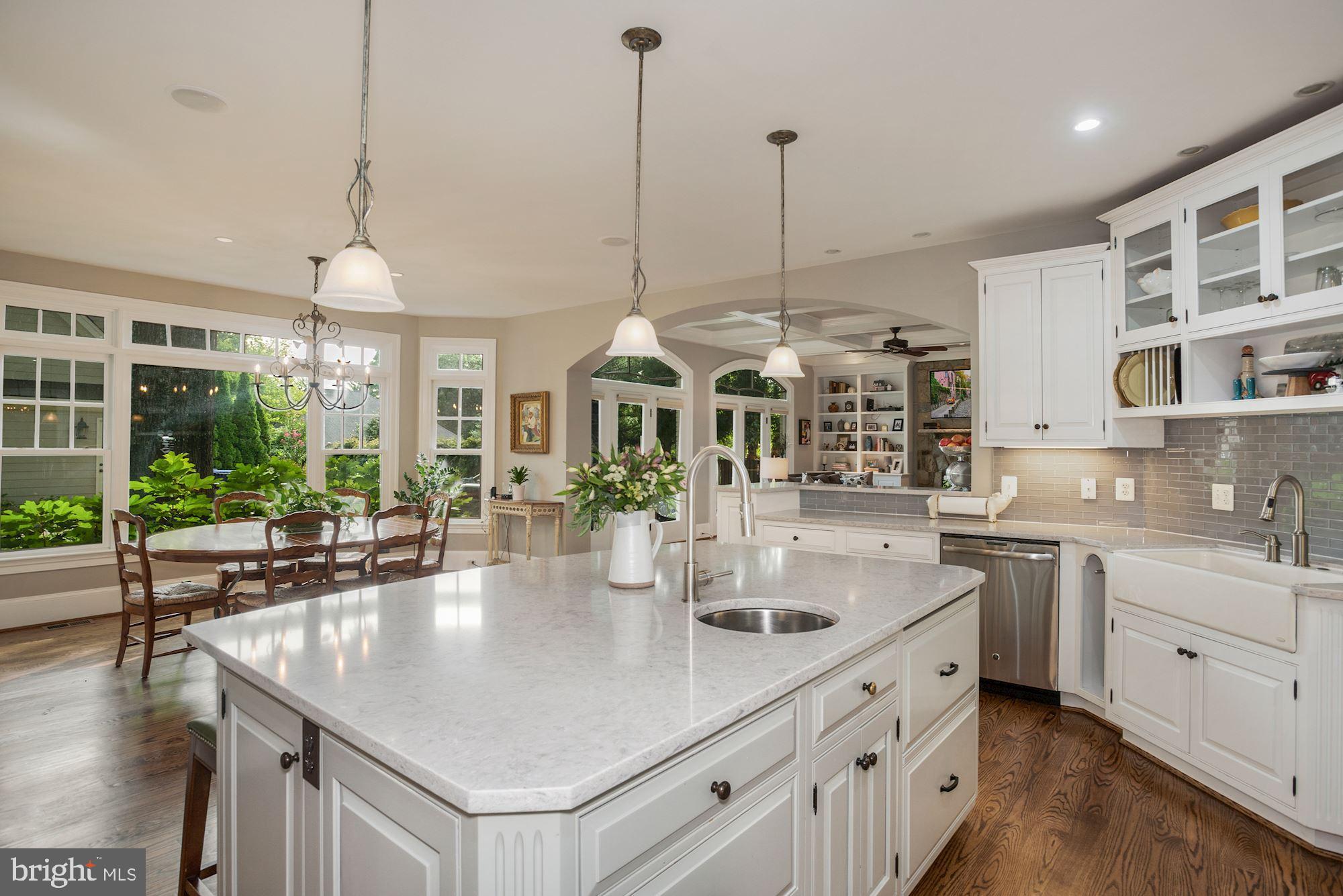 COUNTRY CLUB HILLS - Residential