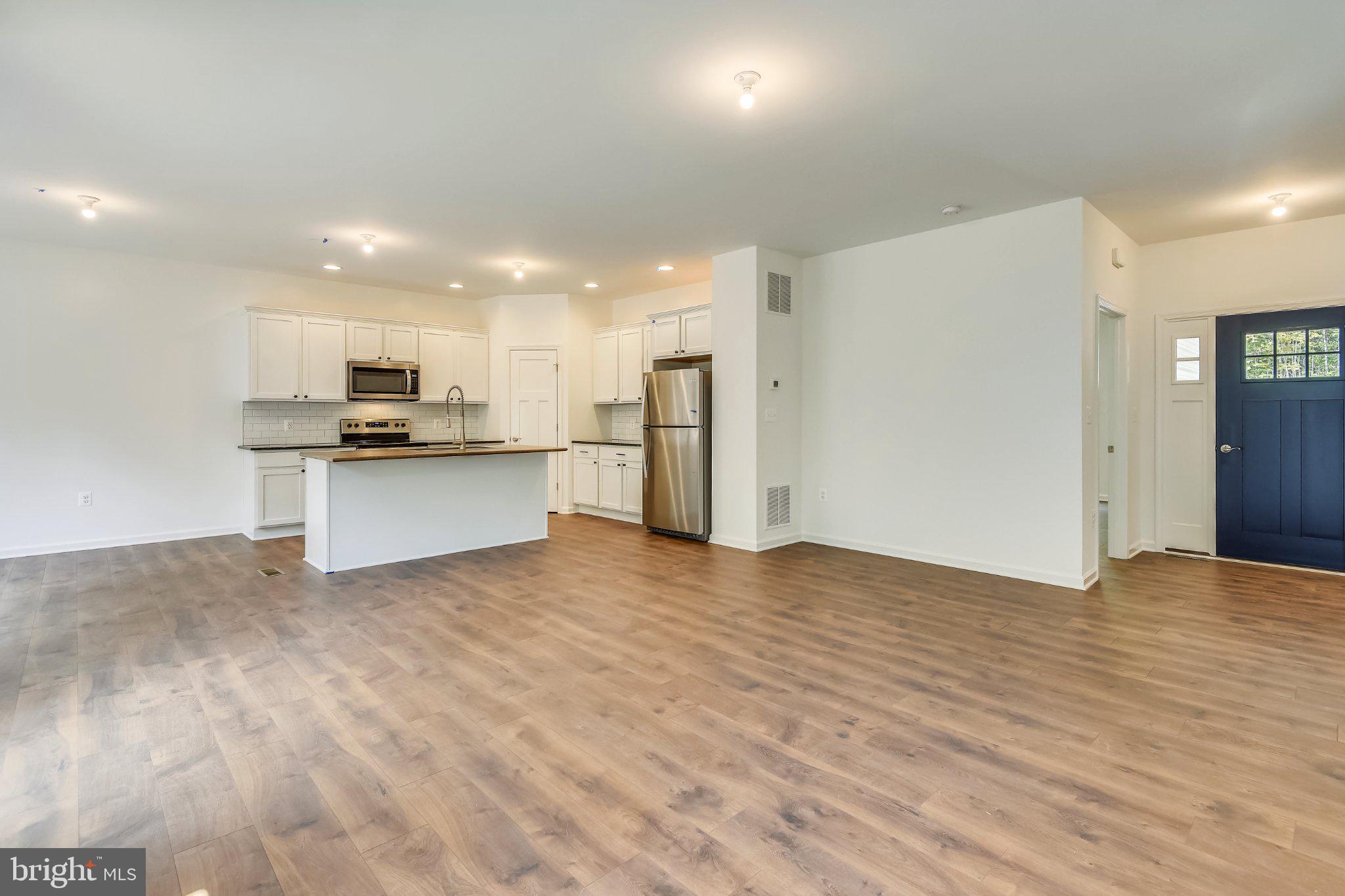 LOT 4 LEE HIGHWAY