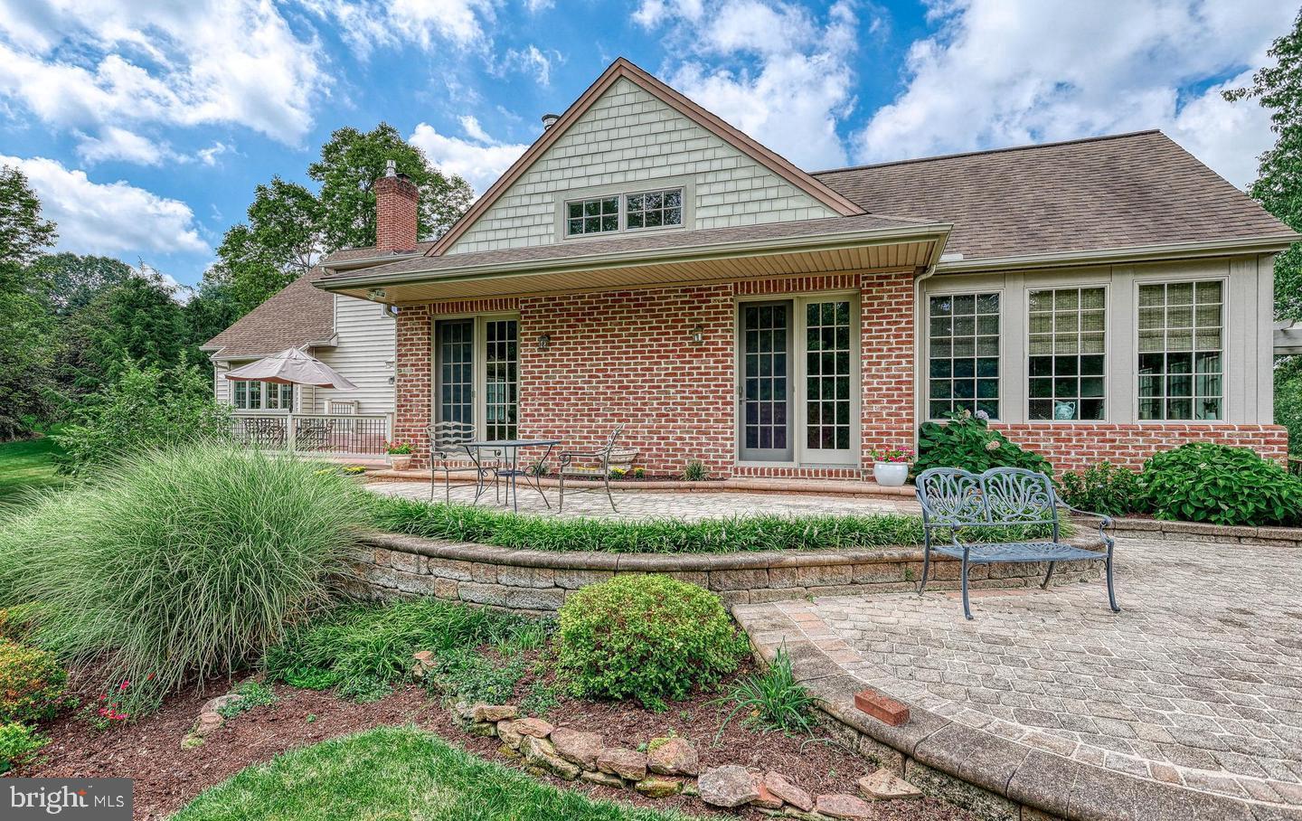 HEDGEROW - Residential