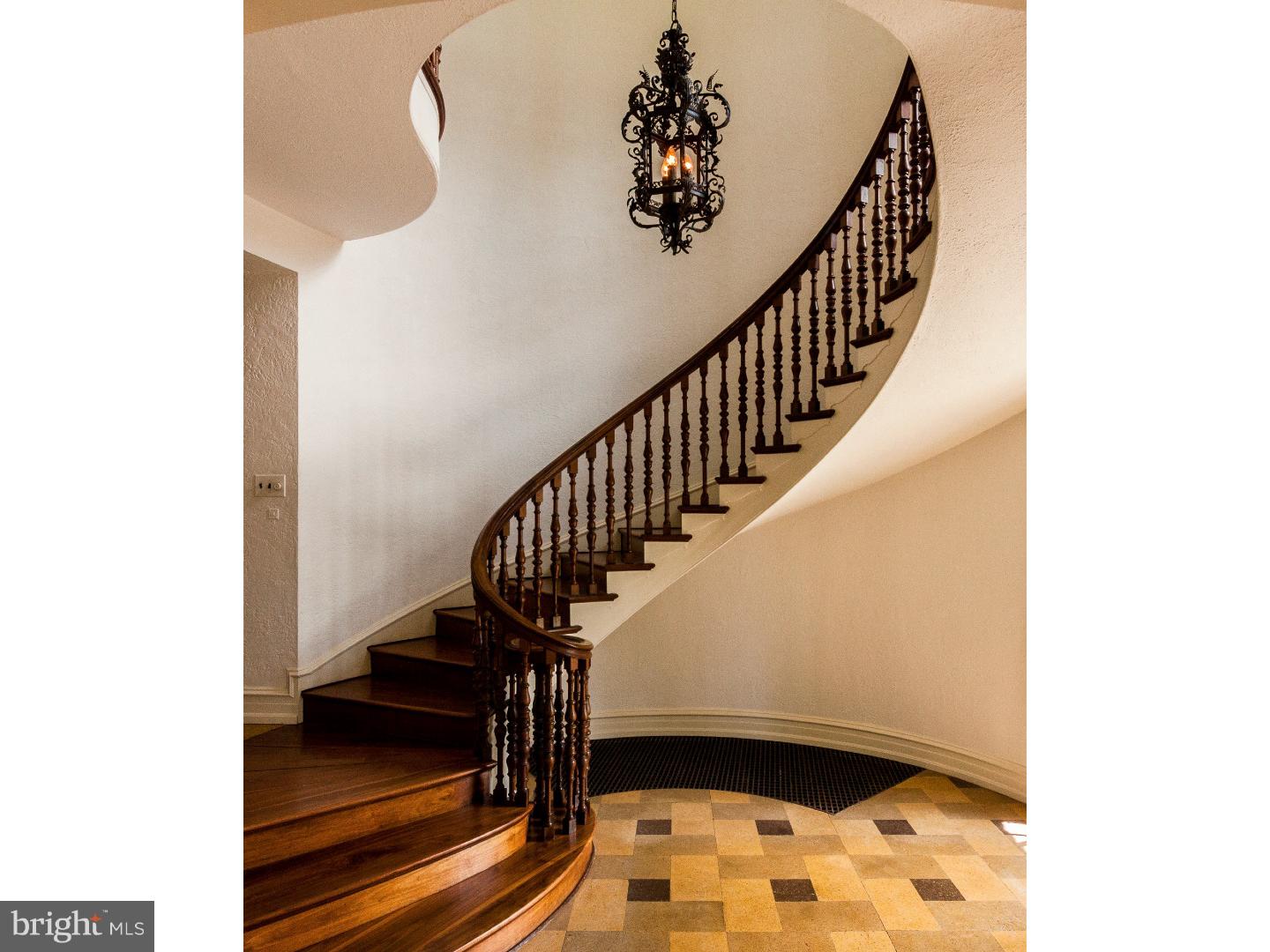 CHESTNUT HILL - Residential