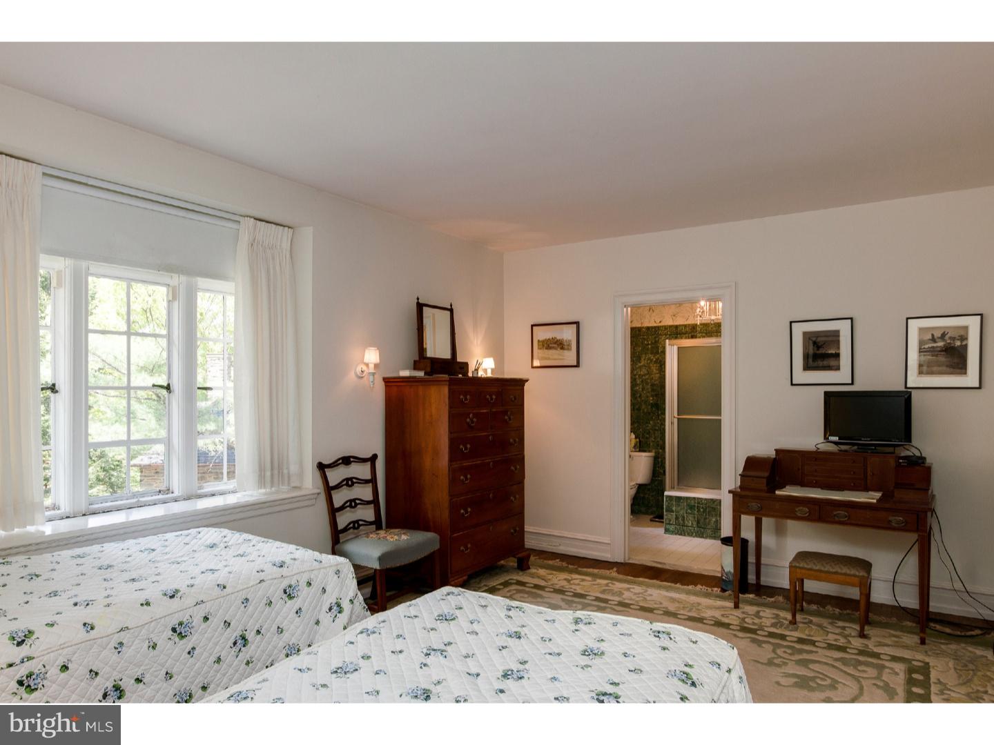 CHESTNUT HILL - Residential