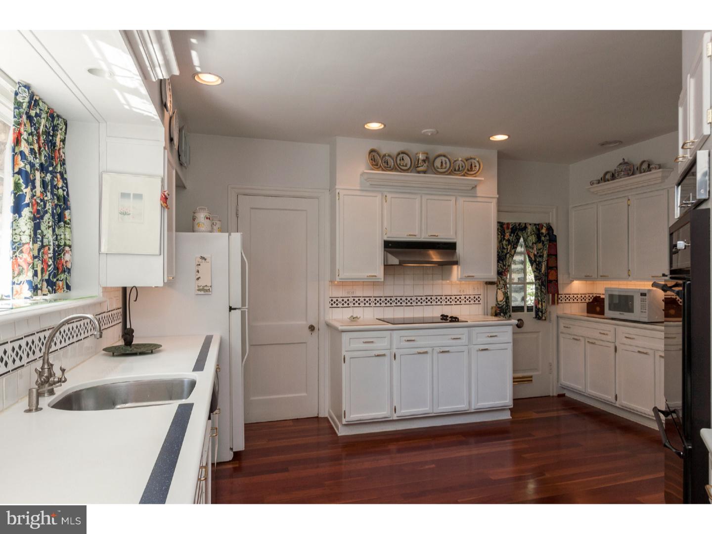 CHESTNUT HILL - Residential