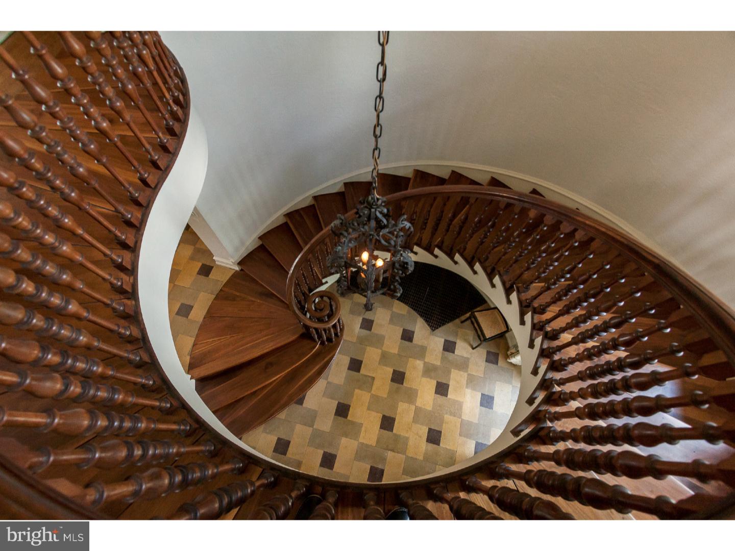 CHESTNUT HILL - Residential