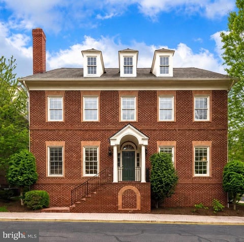 Photo of 7217 Farm Court, MCLEAN, VA 22101 (MLS # VAFX2346618)