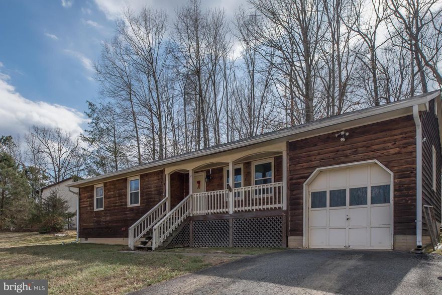 Quaint Rambler with 3 Bedrooms and 2 Full Baths on Large Level Lot in Vista Woods subdivision.  Enjoy your Front Porch!   One-Level Living!    No HOA!   Ceiling Fans throughout.  Great Room for entertaining and relaxing.  Storage Shed.   Over-sized 1-car Garage.  Minutes to back gate of Quantico, HOT/HOV lanes, commuter options, shopping, restaurants, and more.