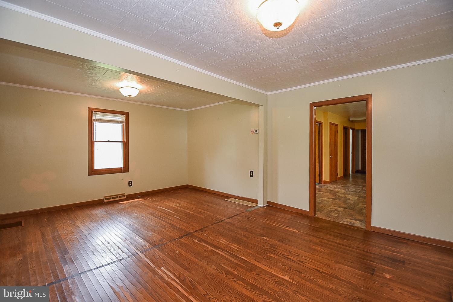 CRESAPTOWN - Residential