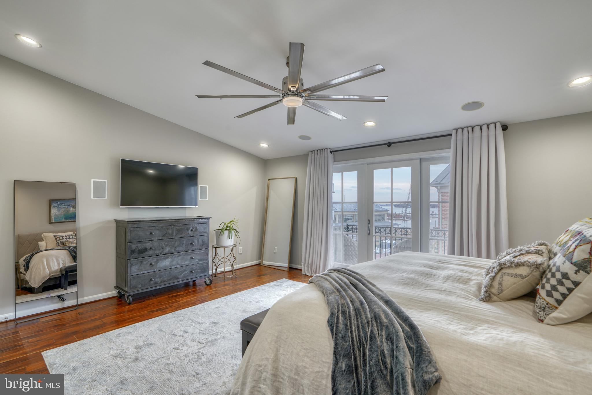 THE MOORINGS AT LIGHTHOUSE POINT - Residential