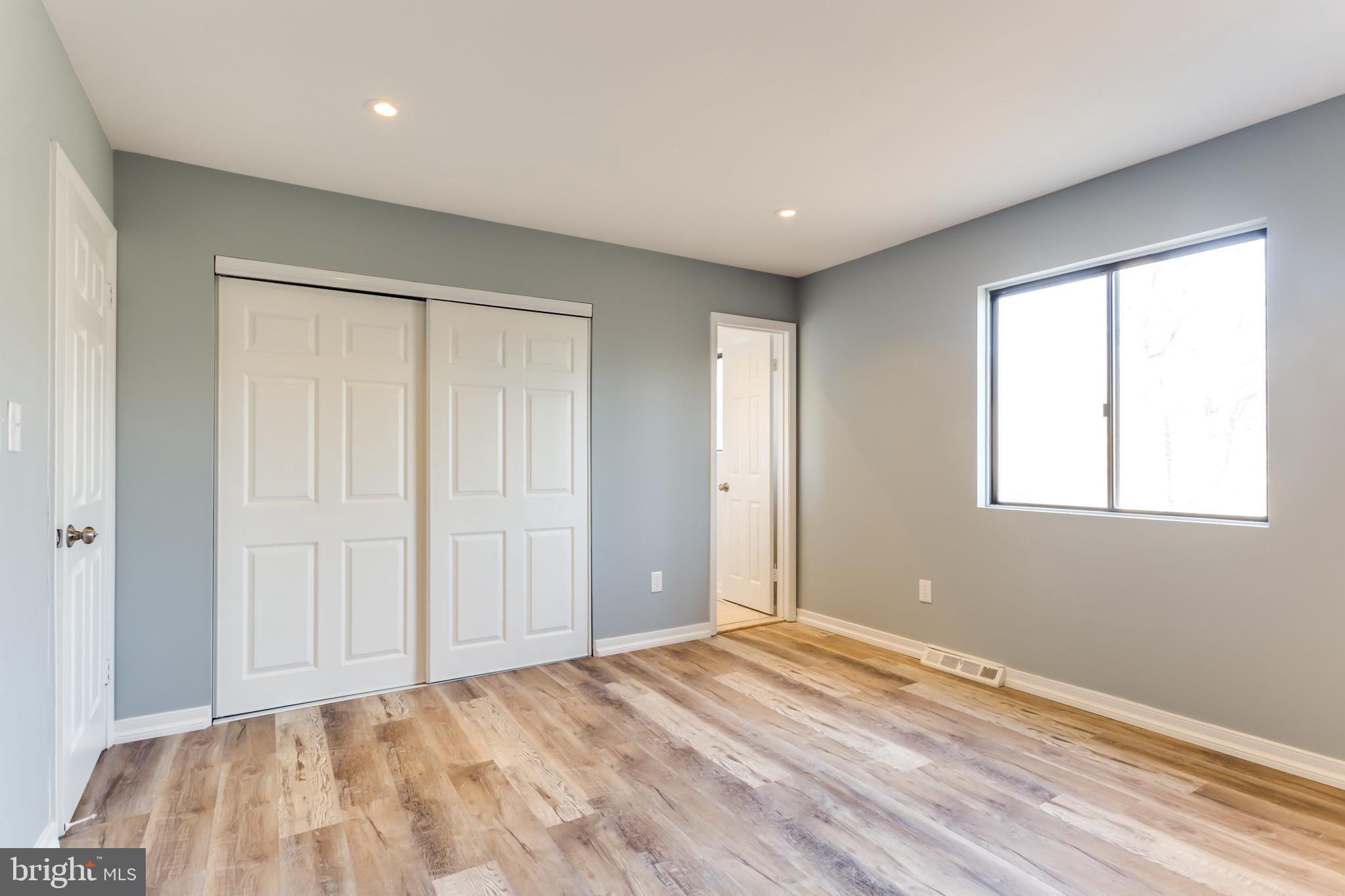 WALNUT LAKE - Residential