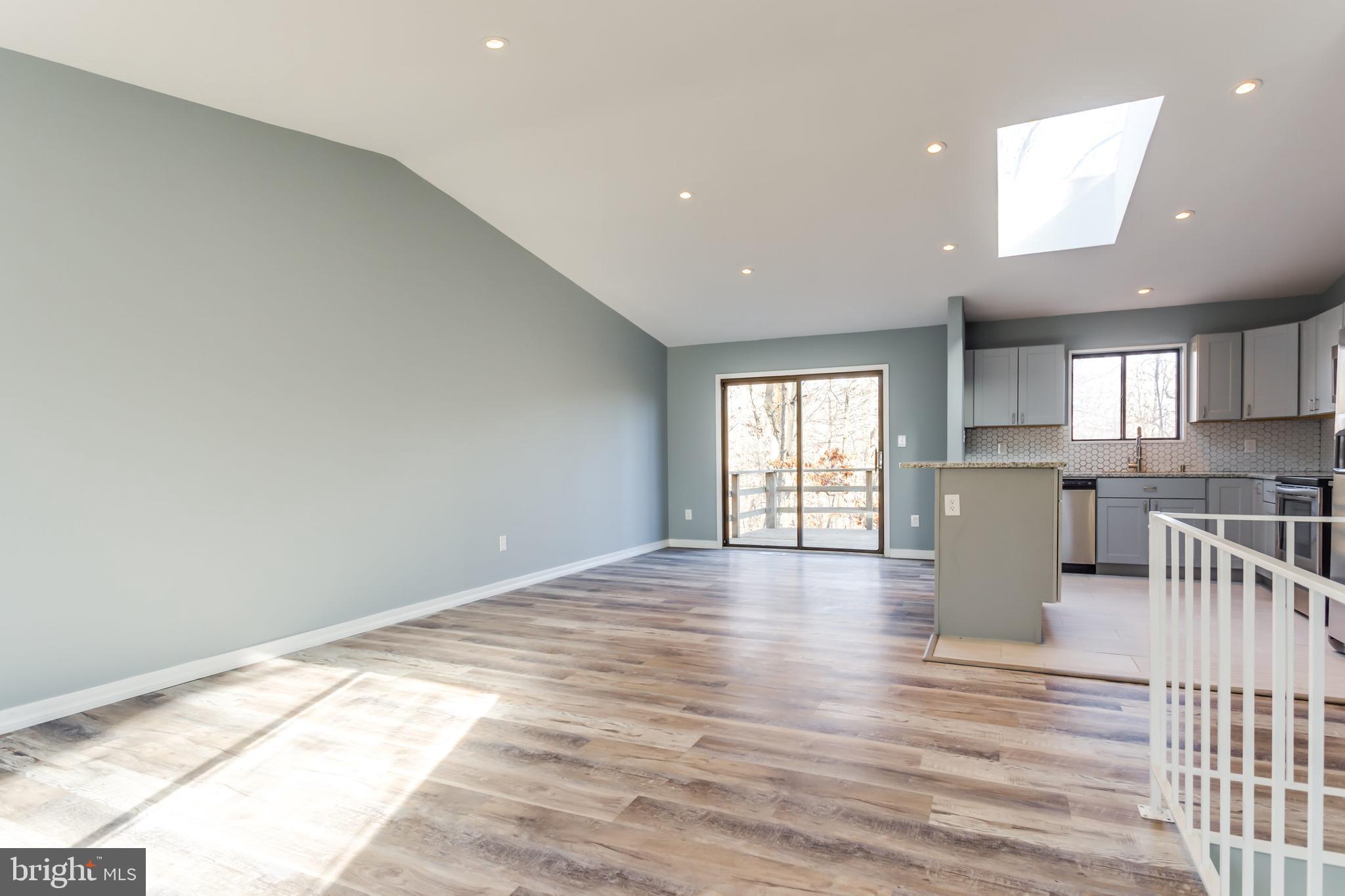 WALNUT LAKE - Residential