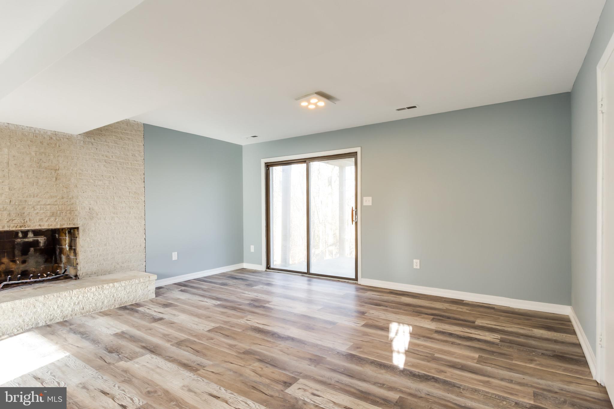 WALNUT LAKE - Residential