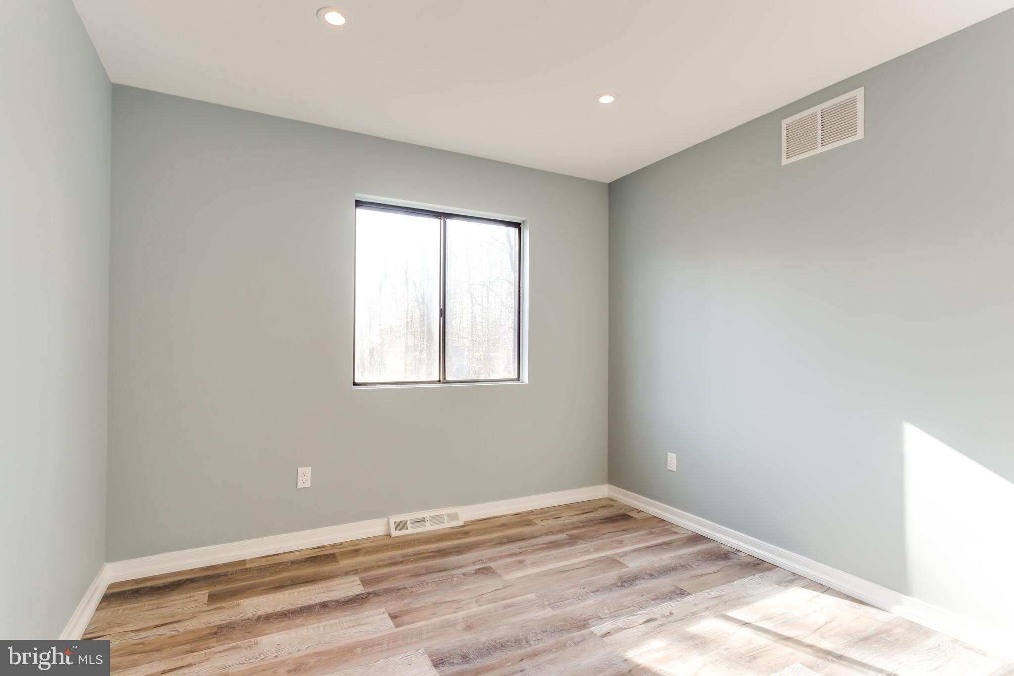 WALNUT LAKE - Residential