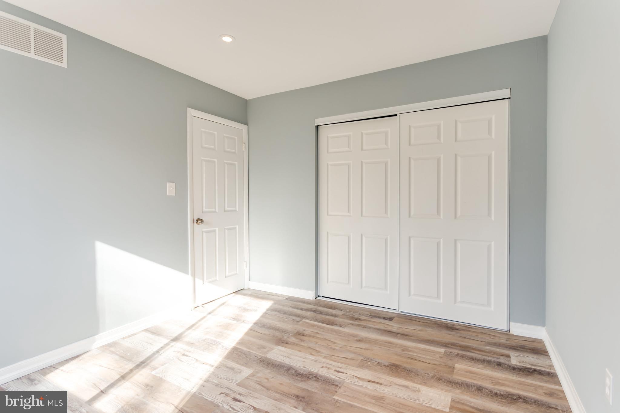 WALNUT LAKE - Residential