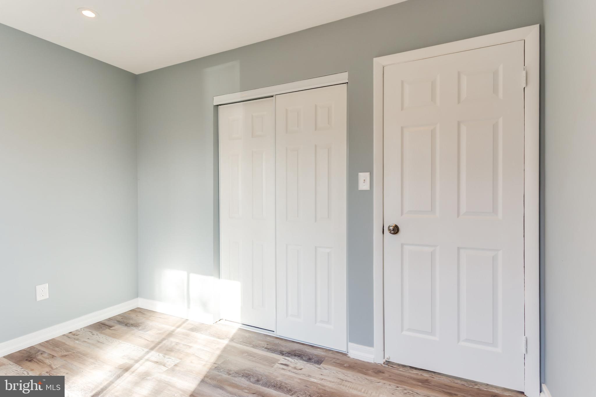 WALNUT LAKE - Residential