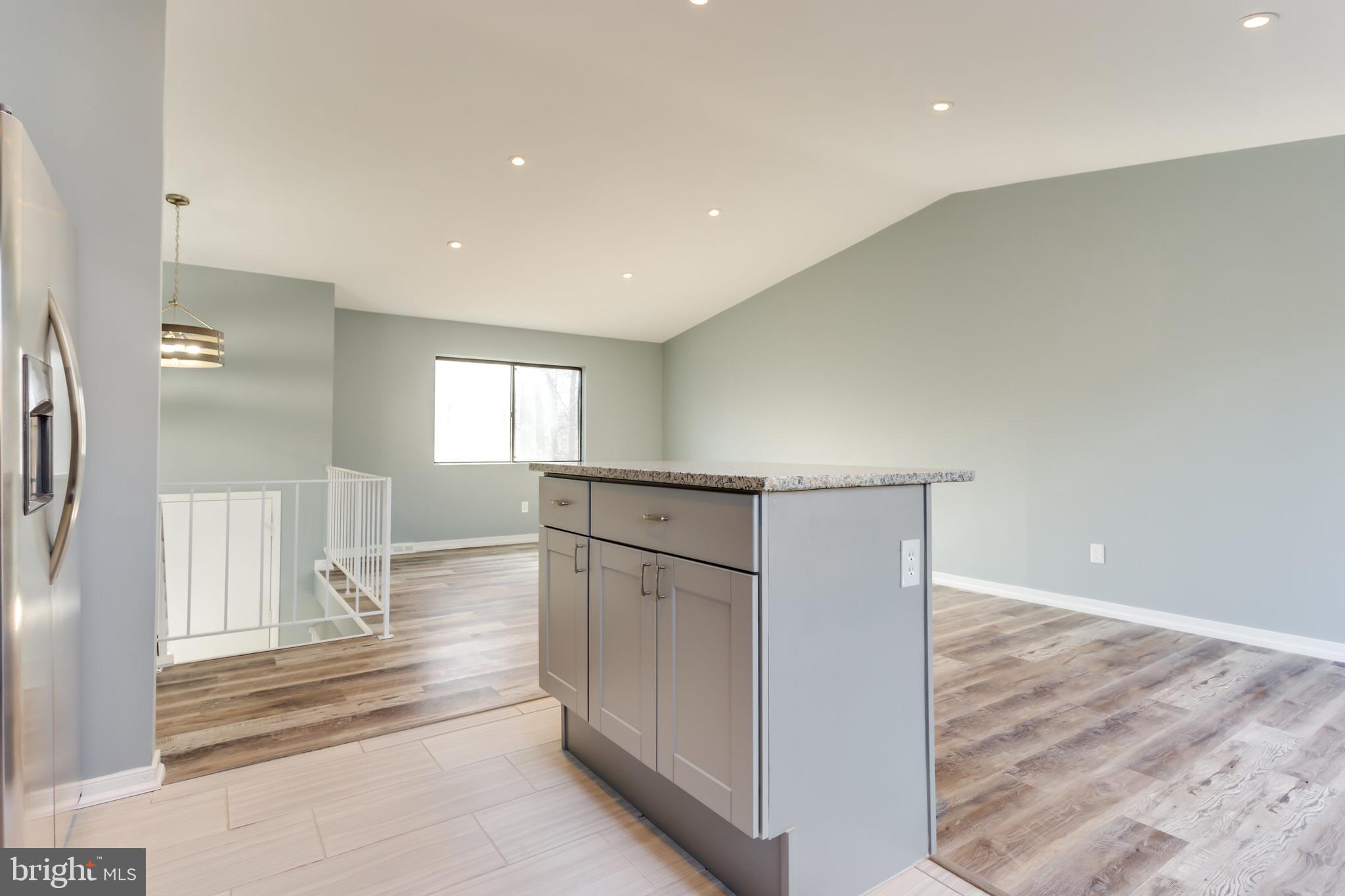 WALNUT LAKE - Residential