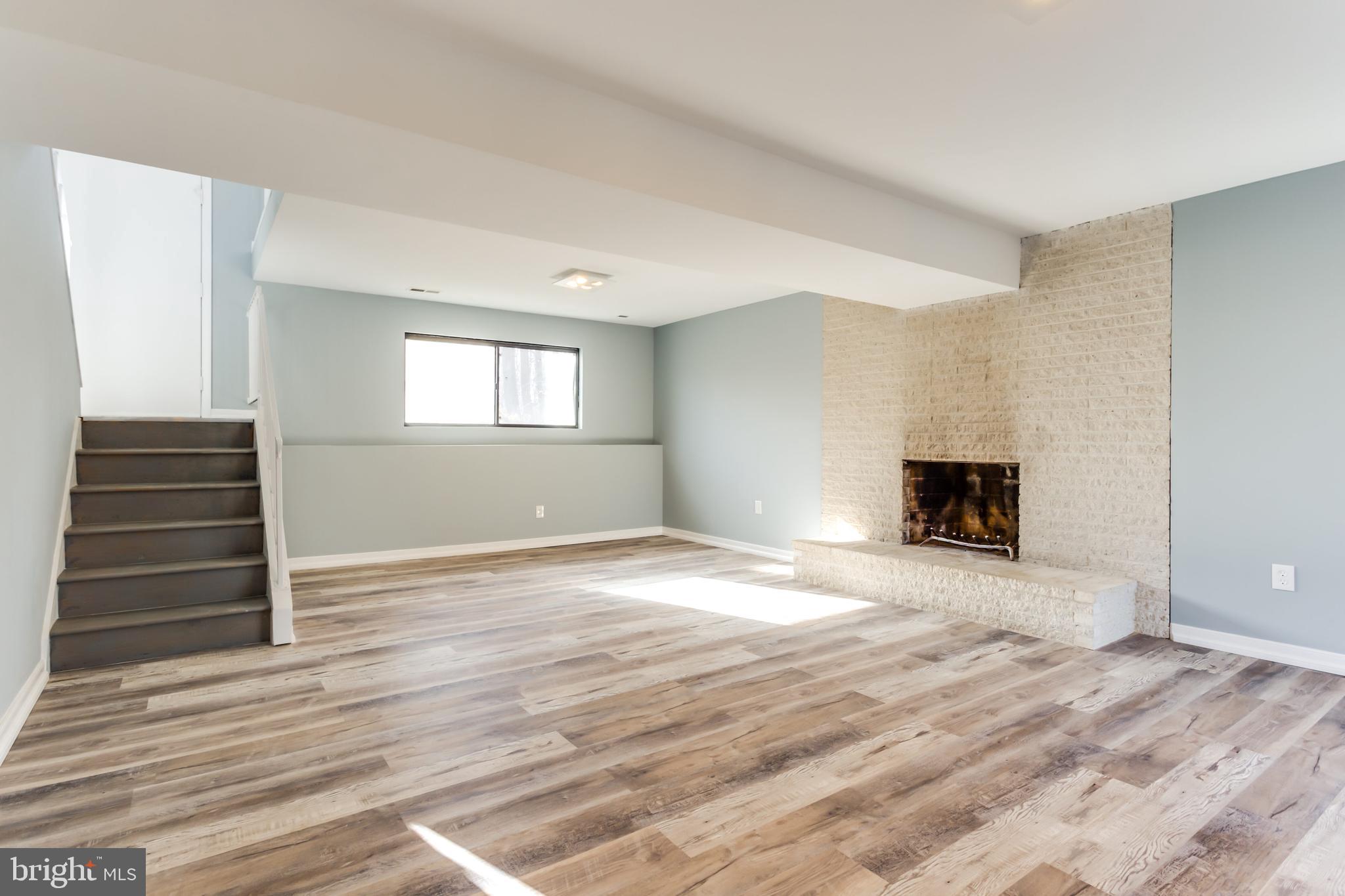 WALNUT LAKE - Residential