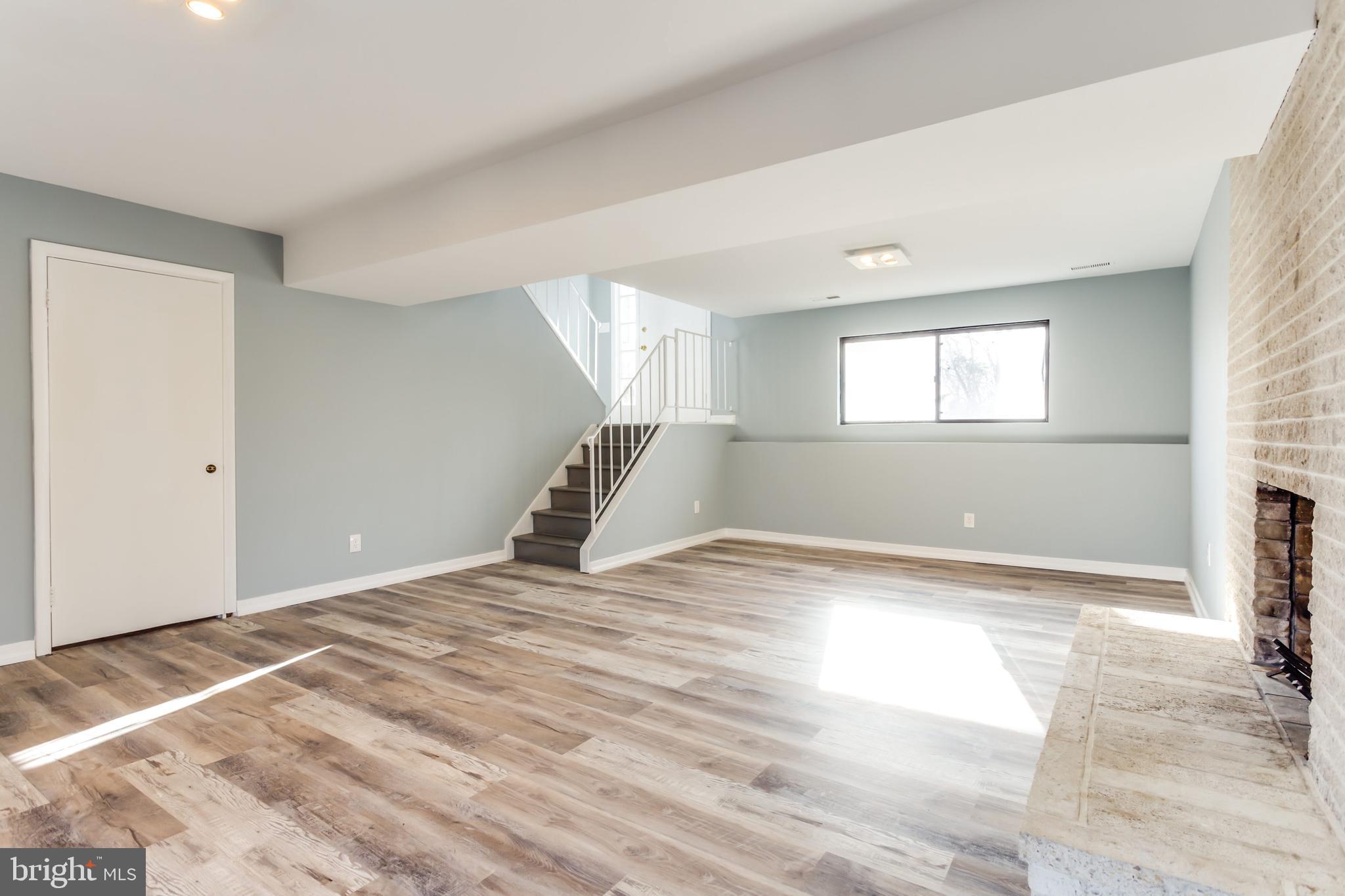 WALNUT LAKE - Residential