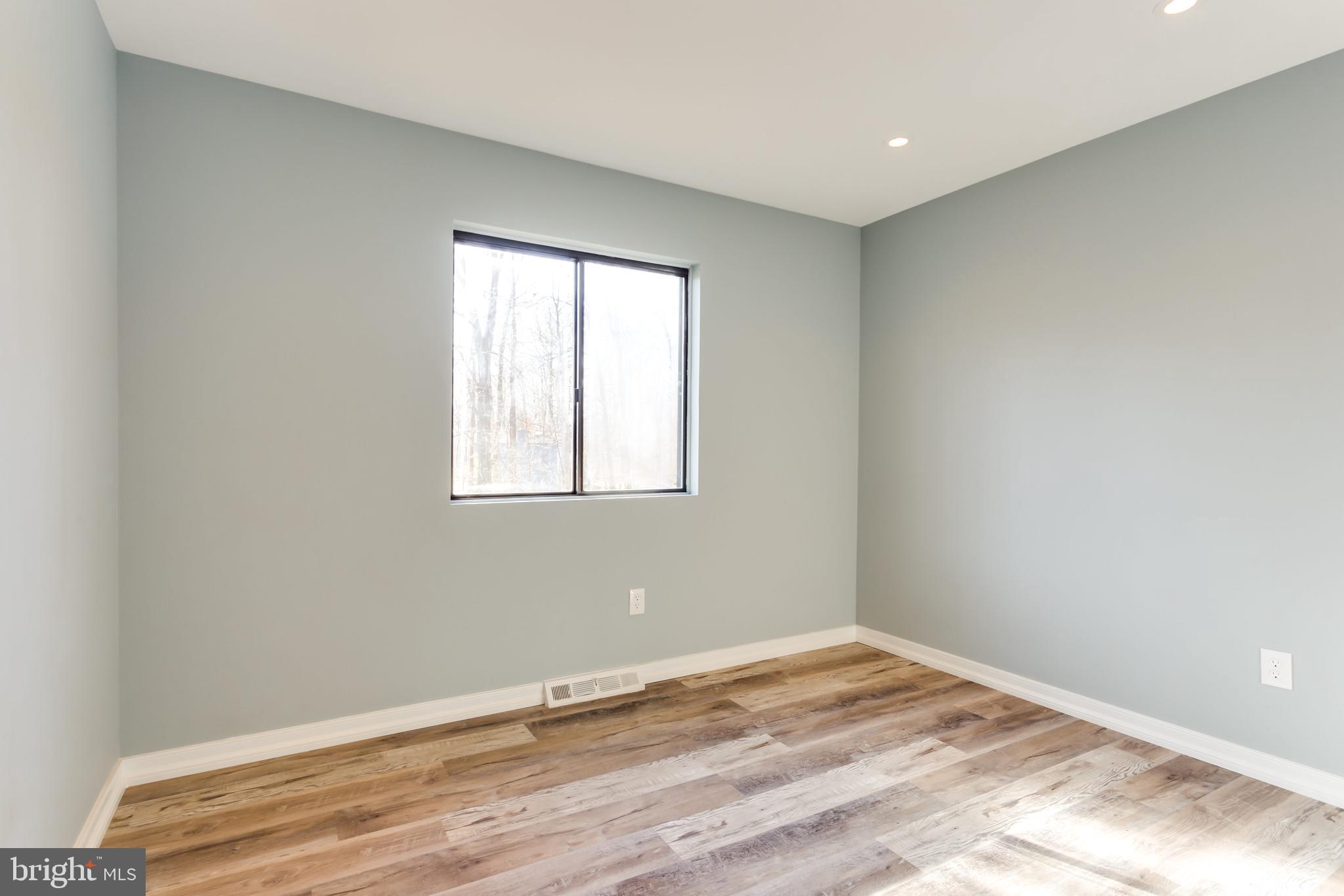 WALNUT LAKE - Residential