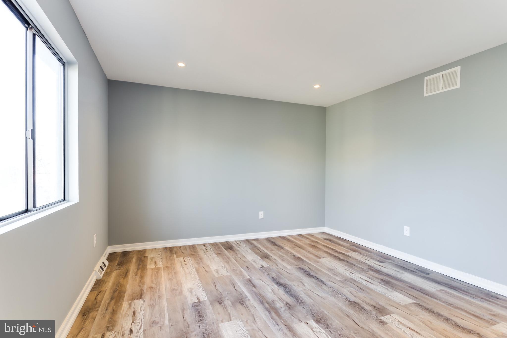 WALNUT LAKE - Residential