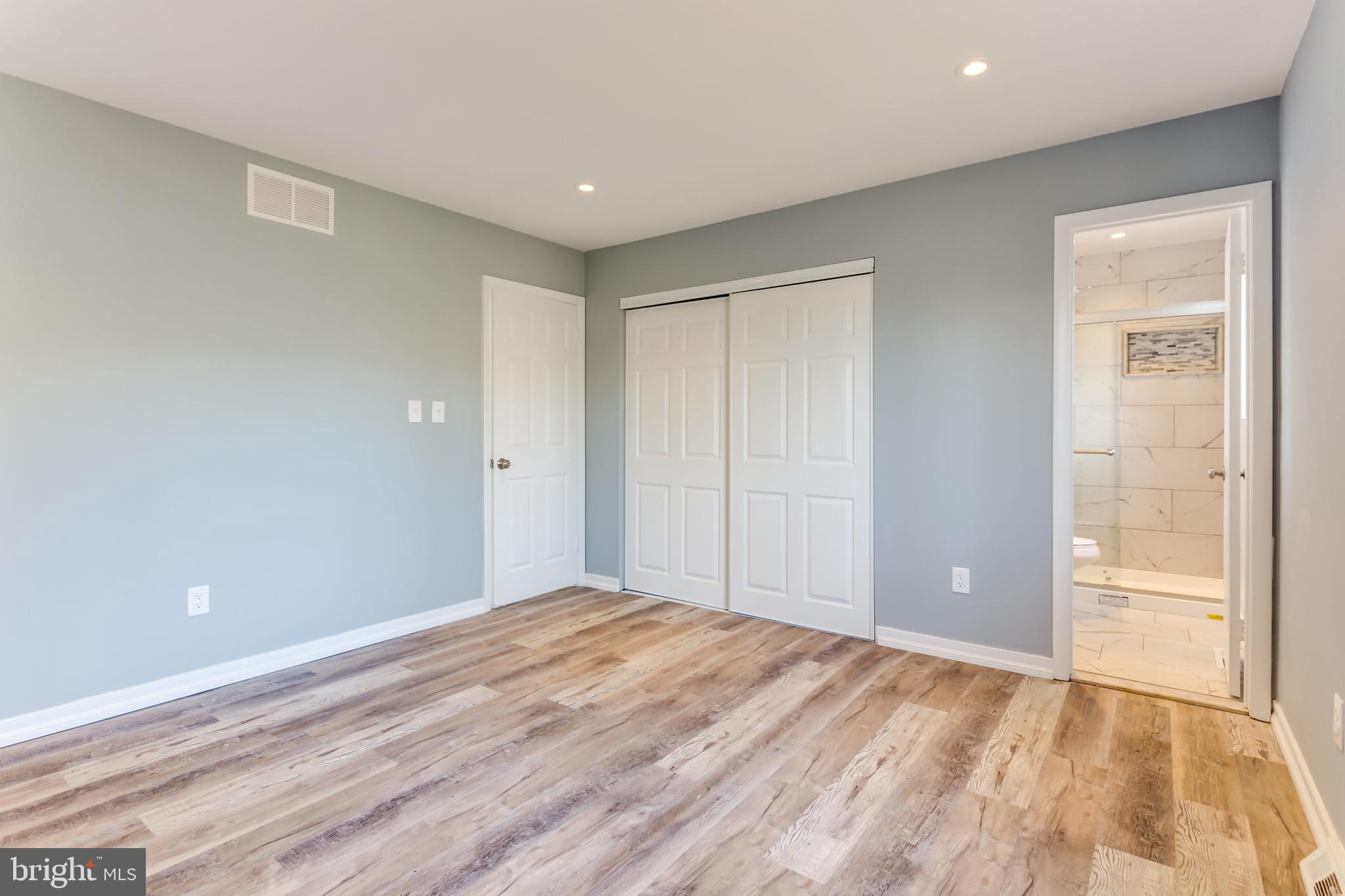 WALNUT LAKE - Residential