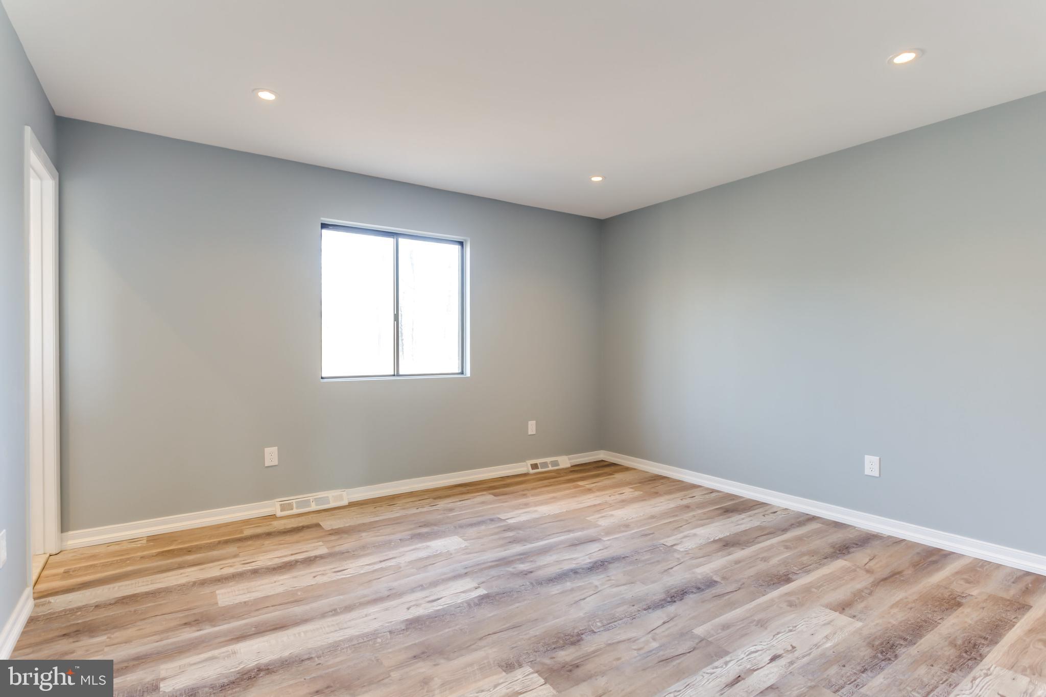 WALNUT LAKE - Residential