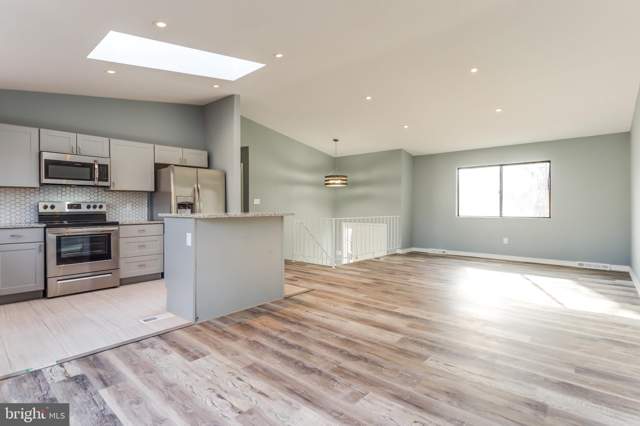 WALNUT LAKE - Residential