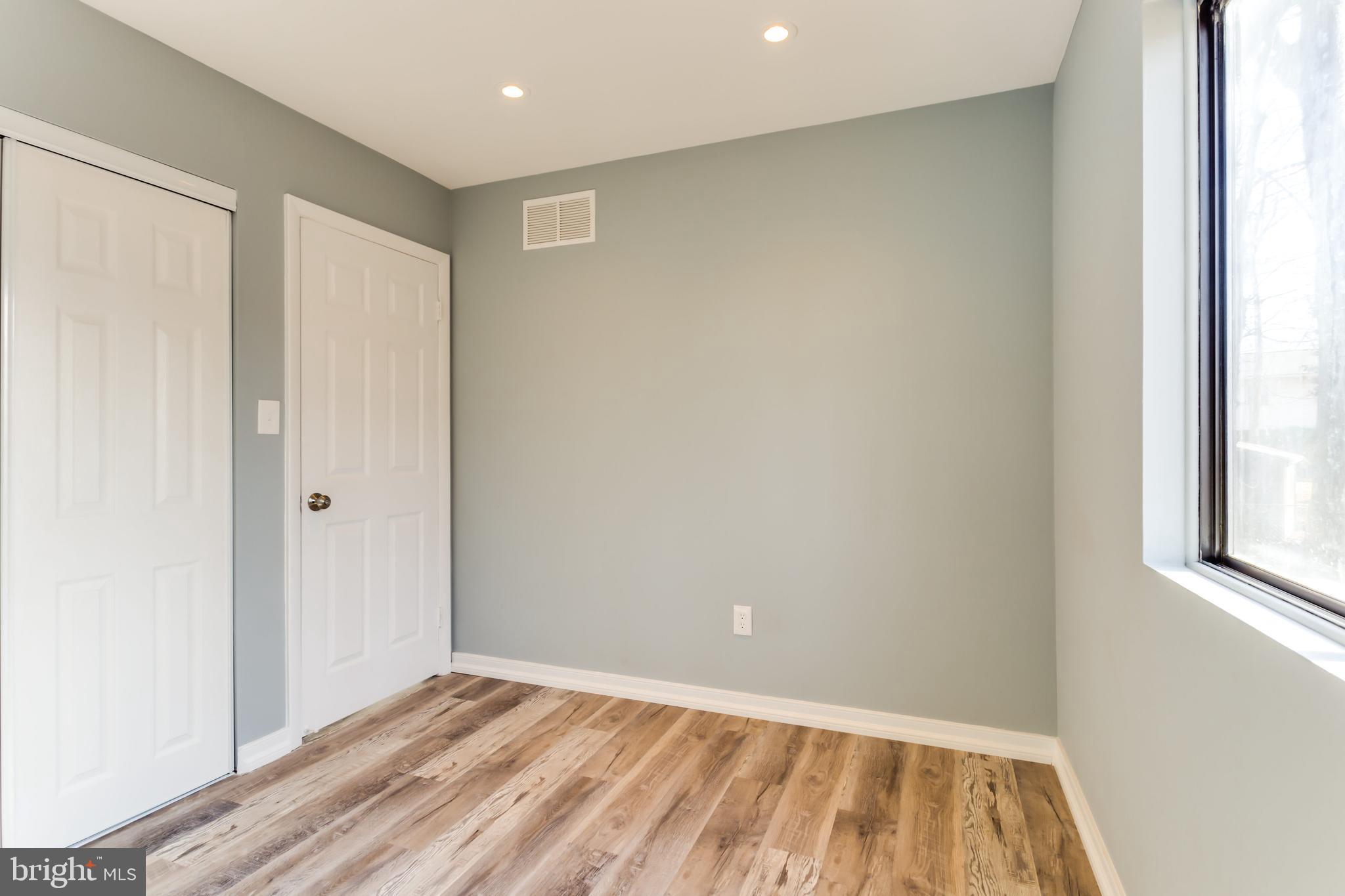 WALNUT LAKE - Residential