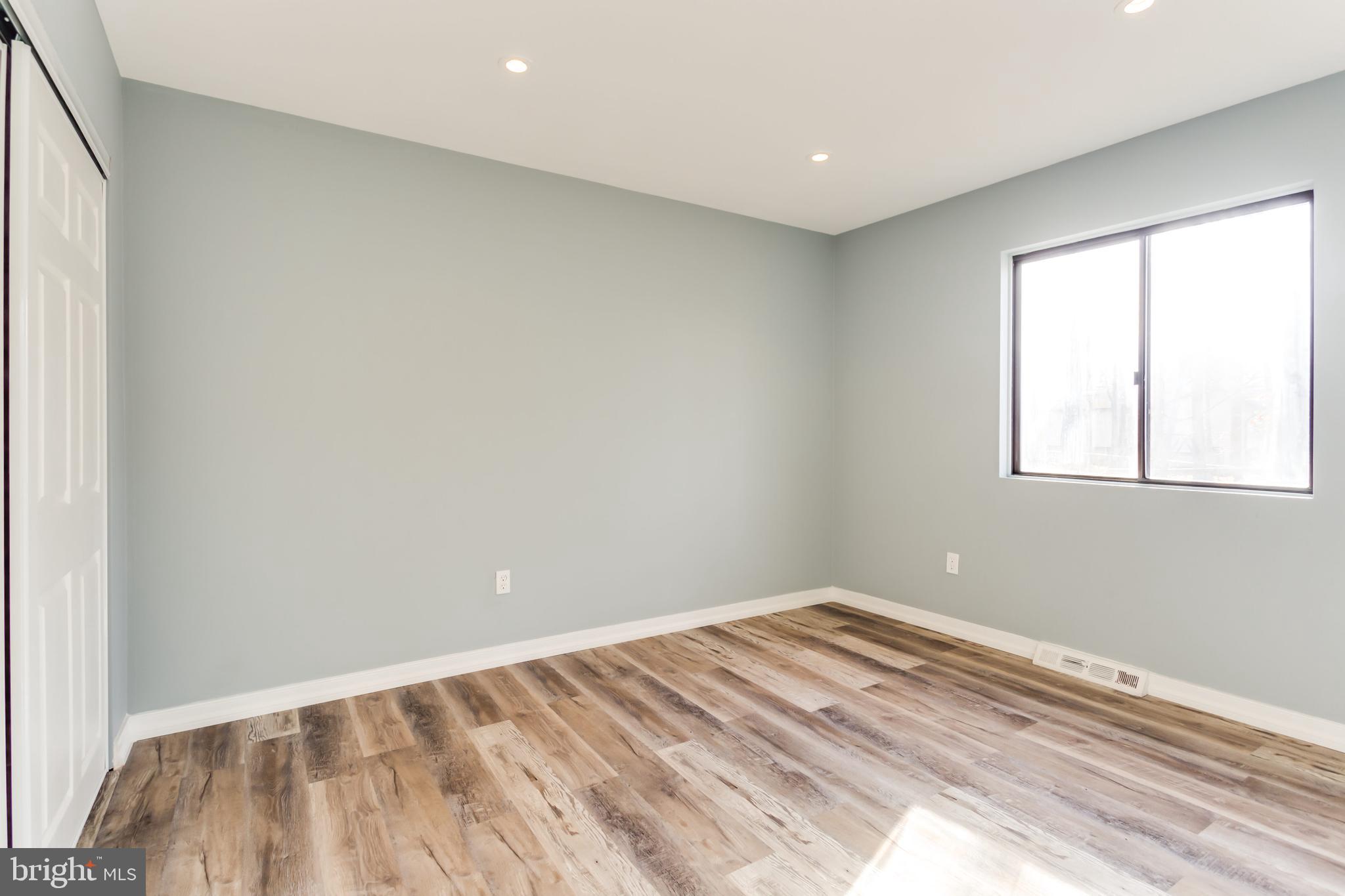 WALNUT LAKE - Residential