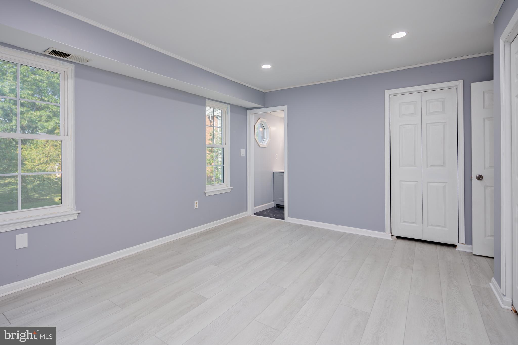 CROMWELL FOUNTAIN - Residential