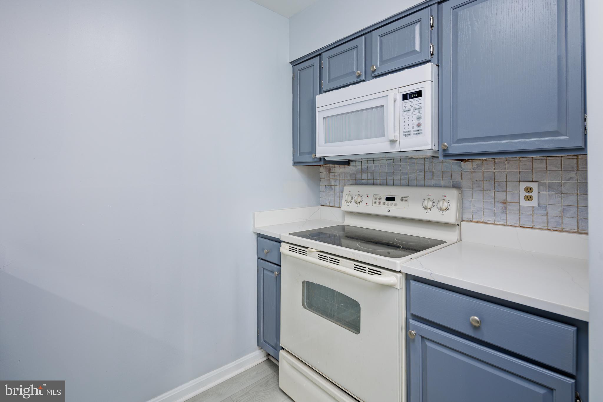 CROMWELL FOUNTAIN - Residential