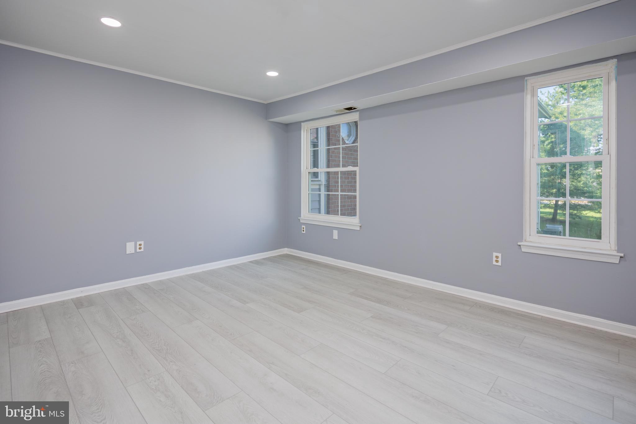 CROMWELL FOUNTAIN - Residential