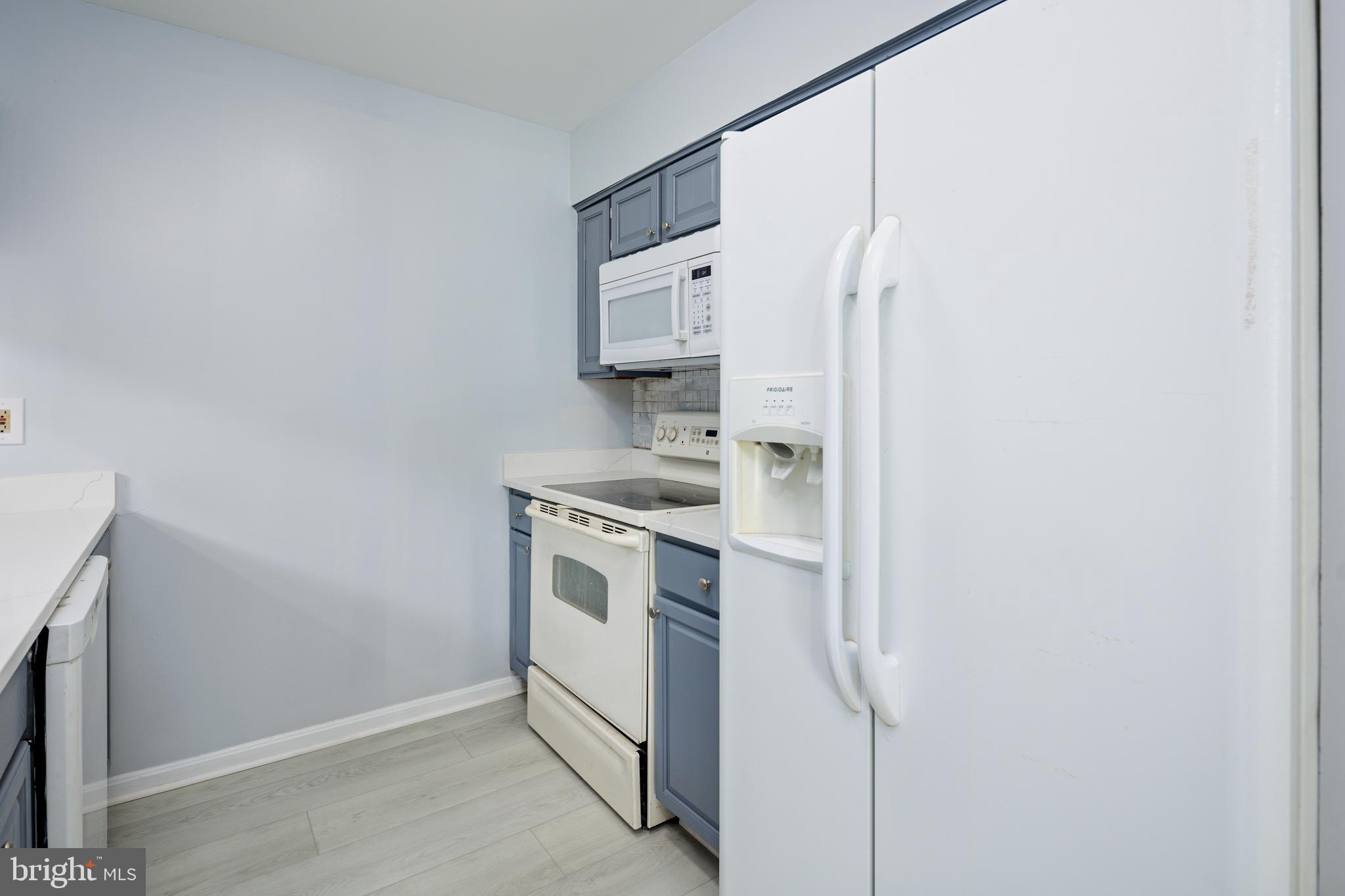 CROMWELL FOUNTAIN - Residential