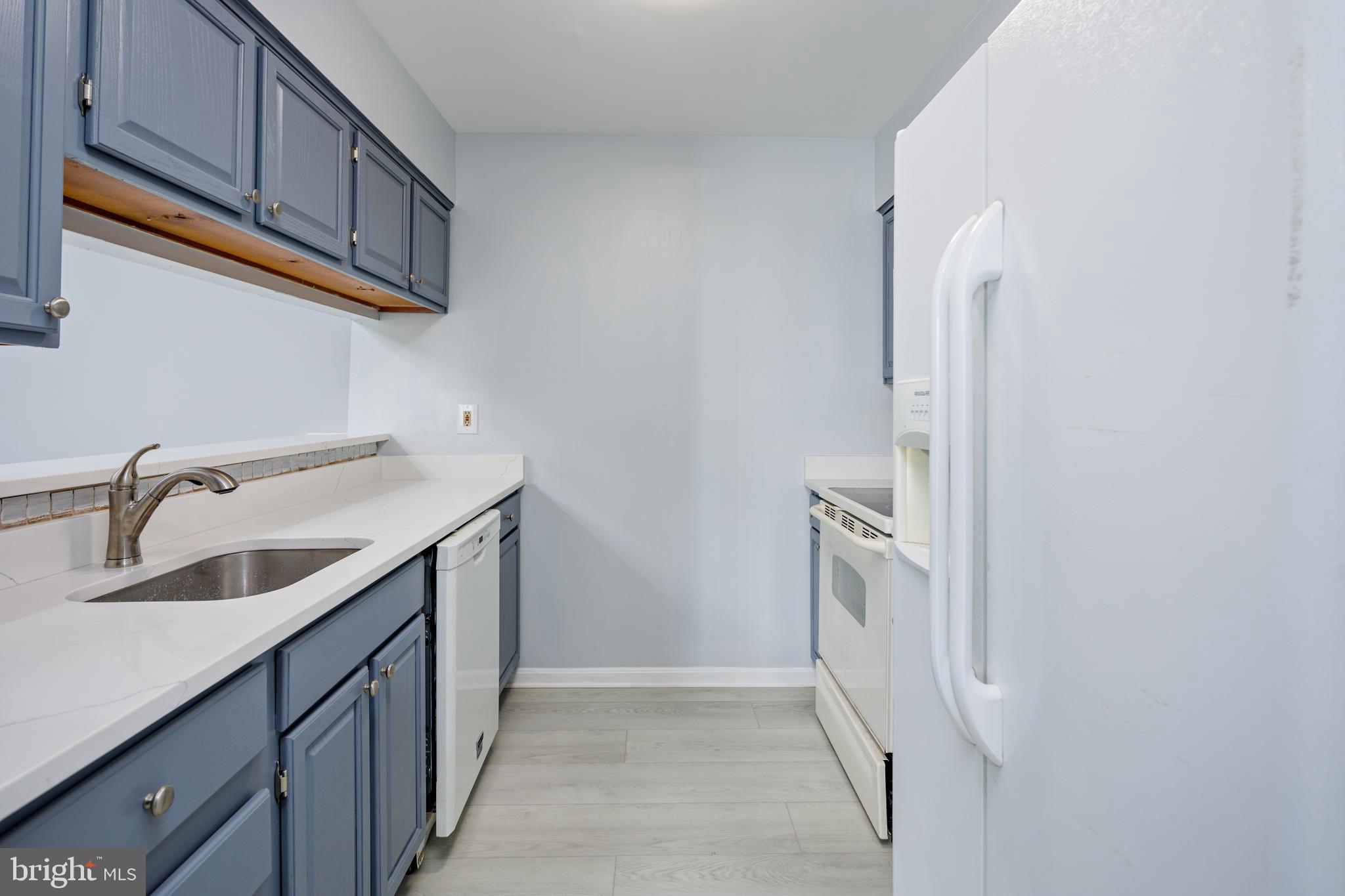 CROMWELL FOUNTAIN - Residential