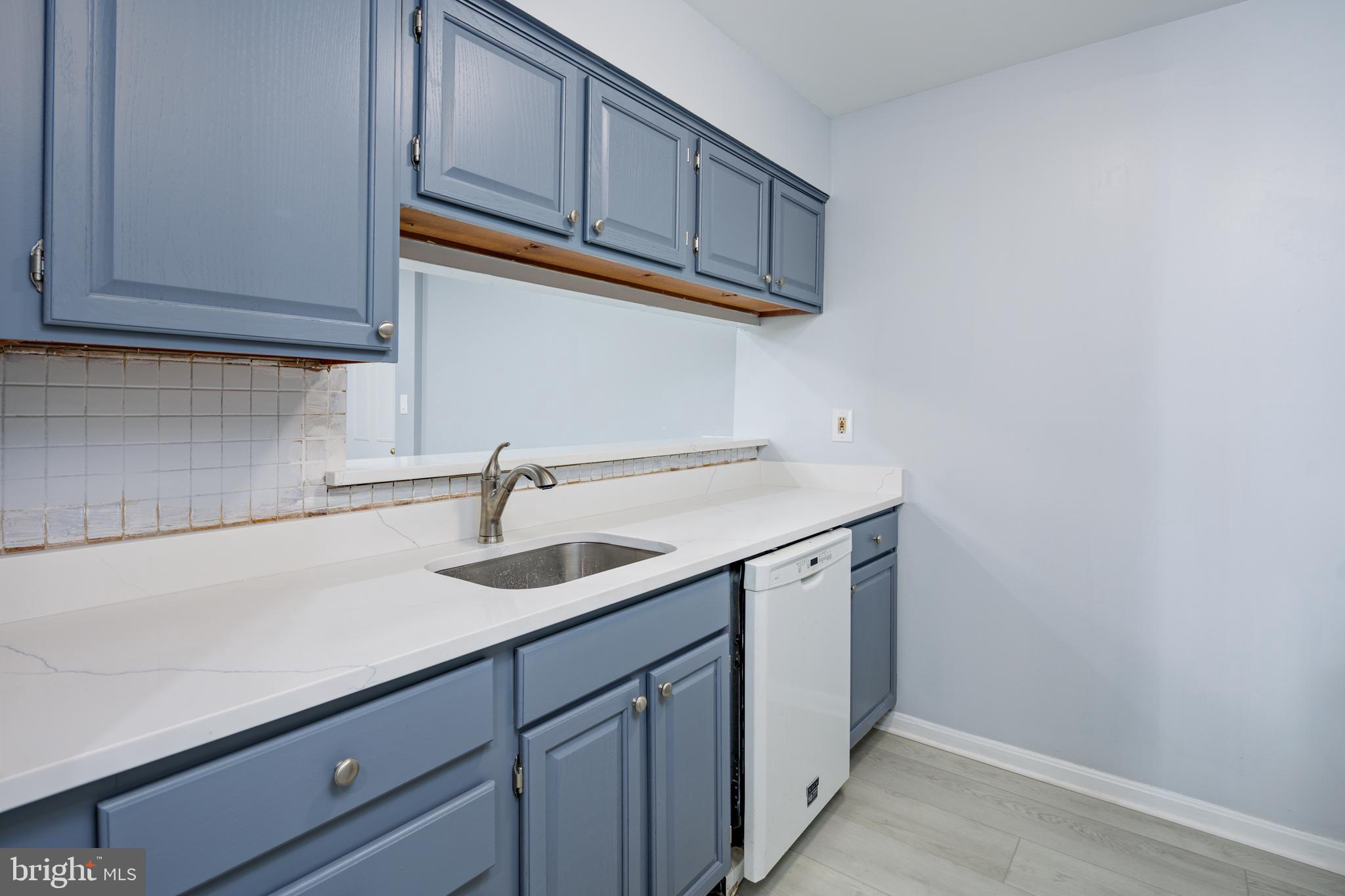 CROMWELL FOUNTAIN - Residential