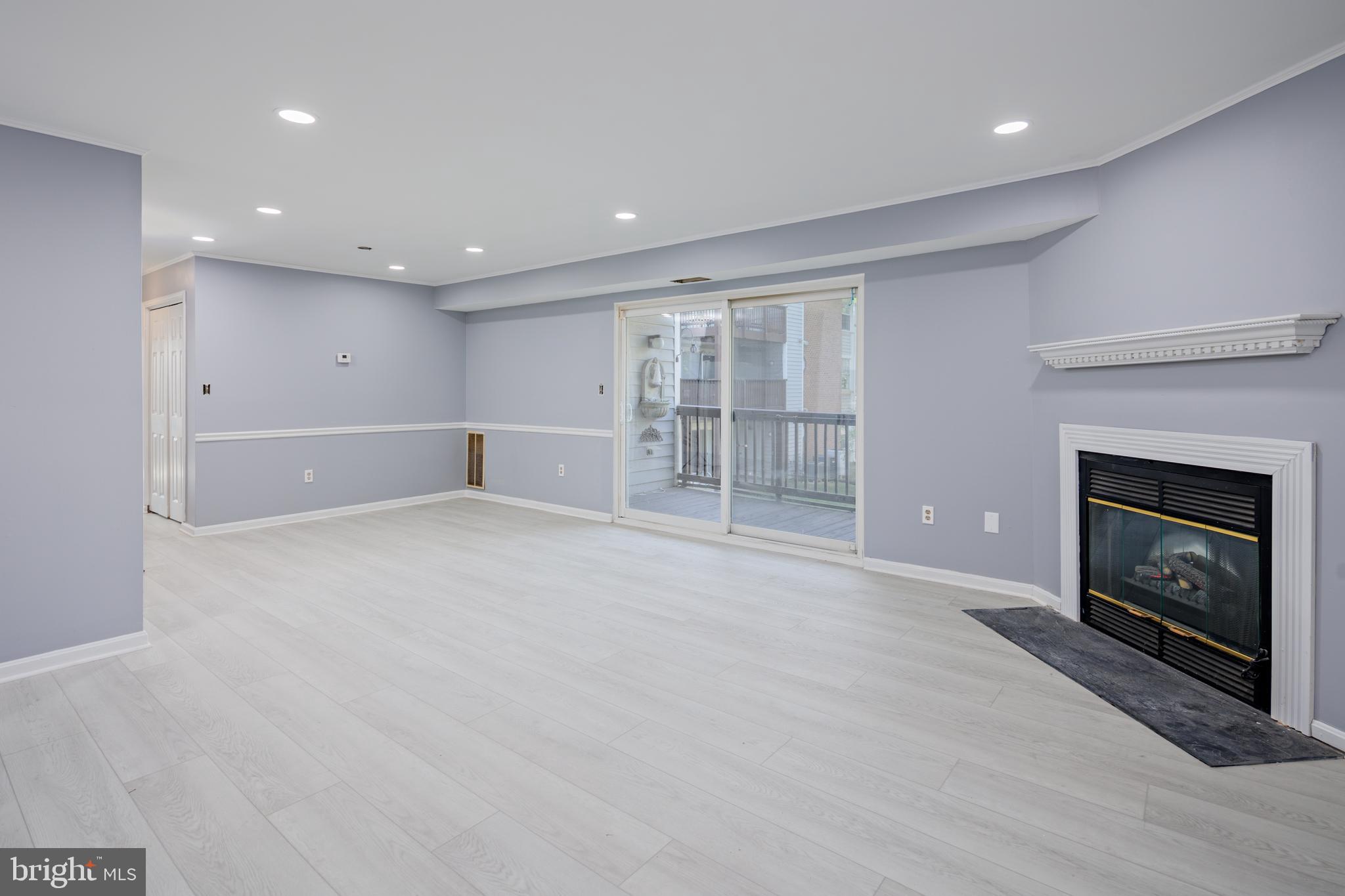 CROMWELL FOUNTAIN - Residential