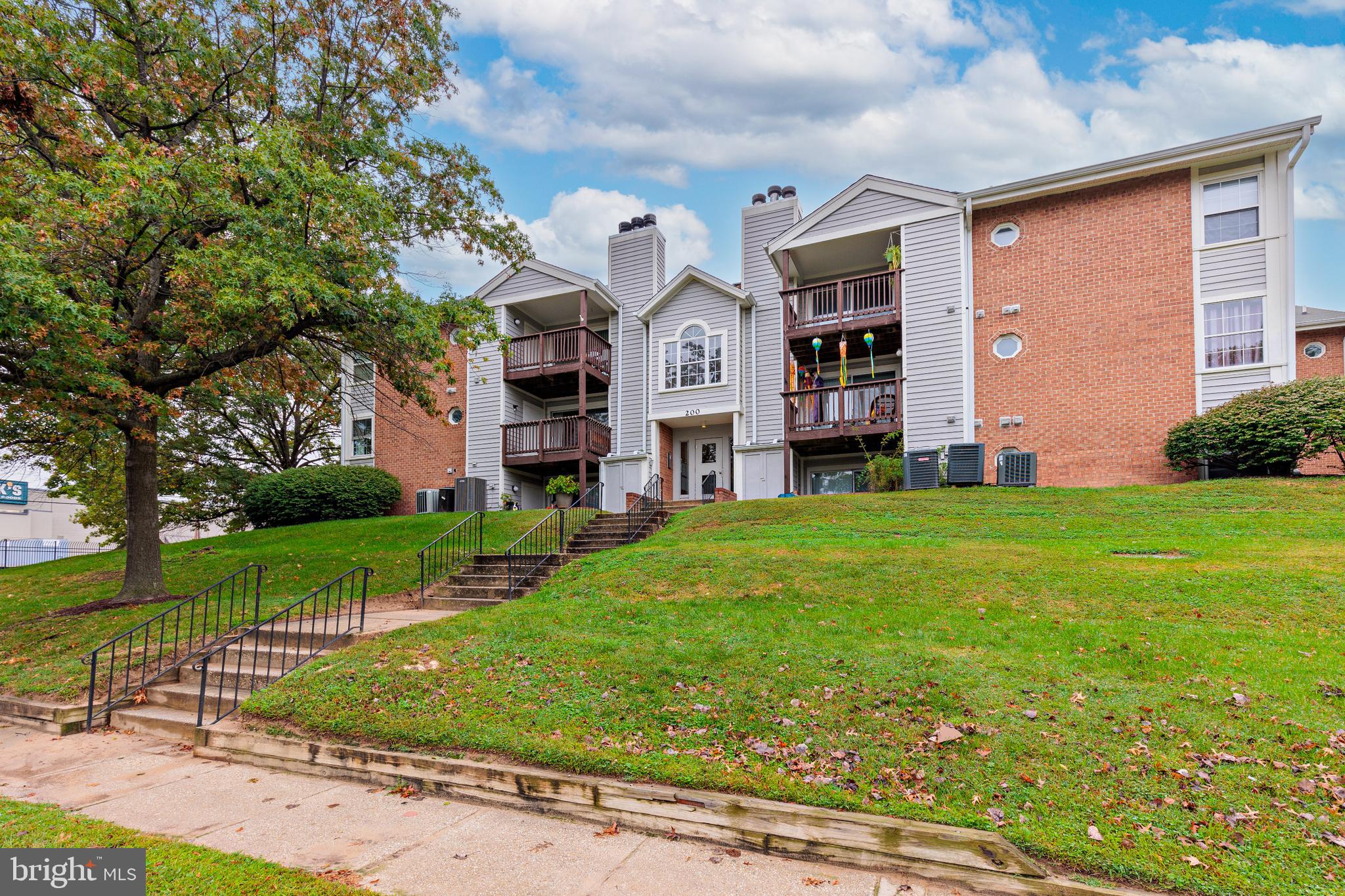 CROMWELL FOUNTAIN - Residential