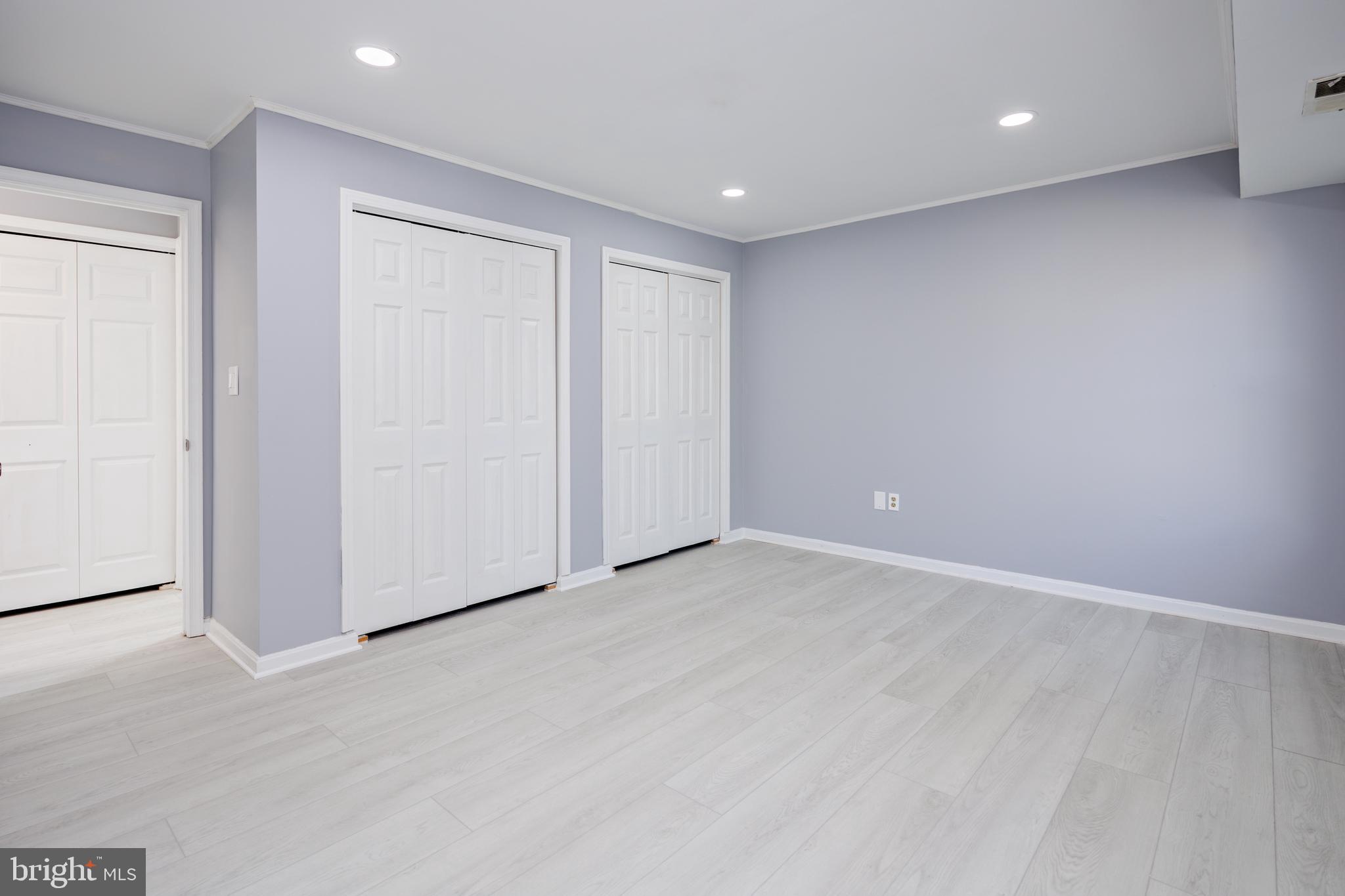 CROMWELL FOUNTAIN - Residential