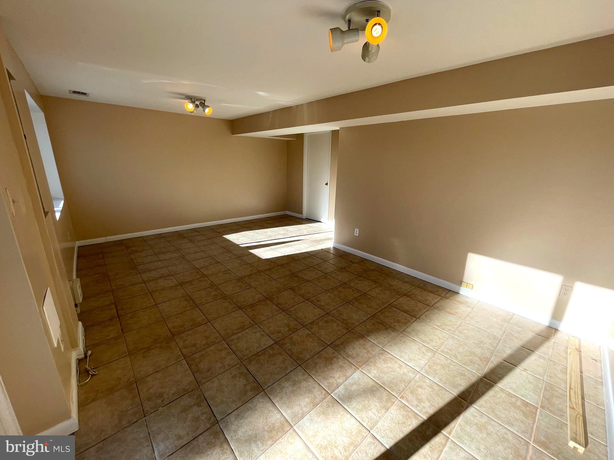 GLEN ORA - PLAT 9 - Residential Lease