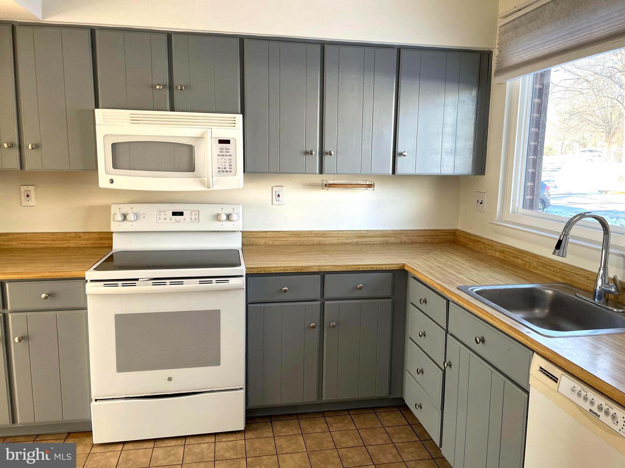 GLEN ORA - PLAT 9 - Residential Lease