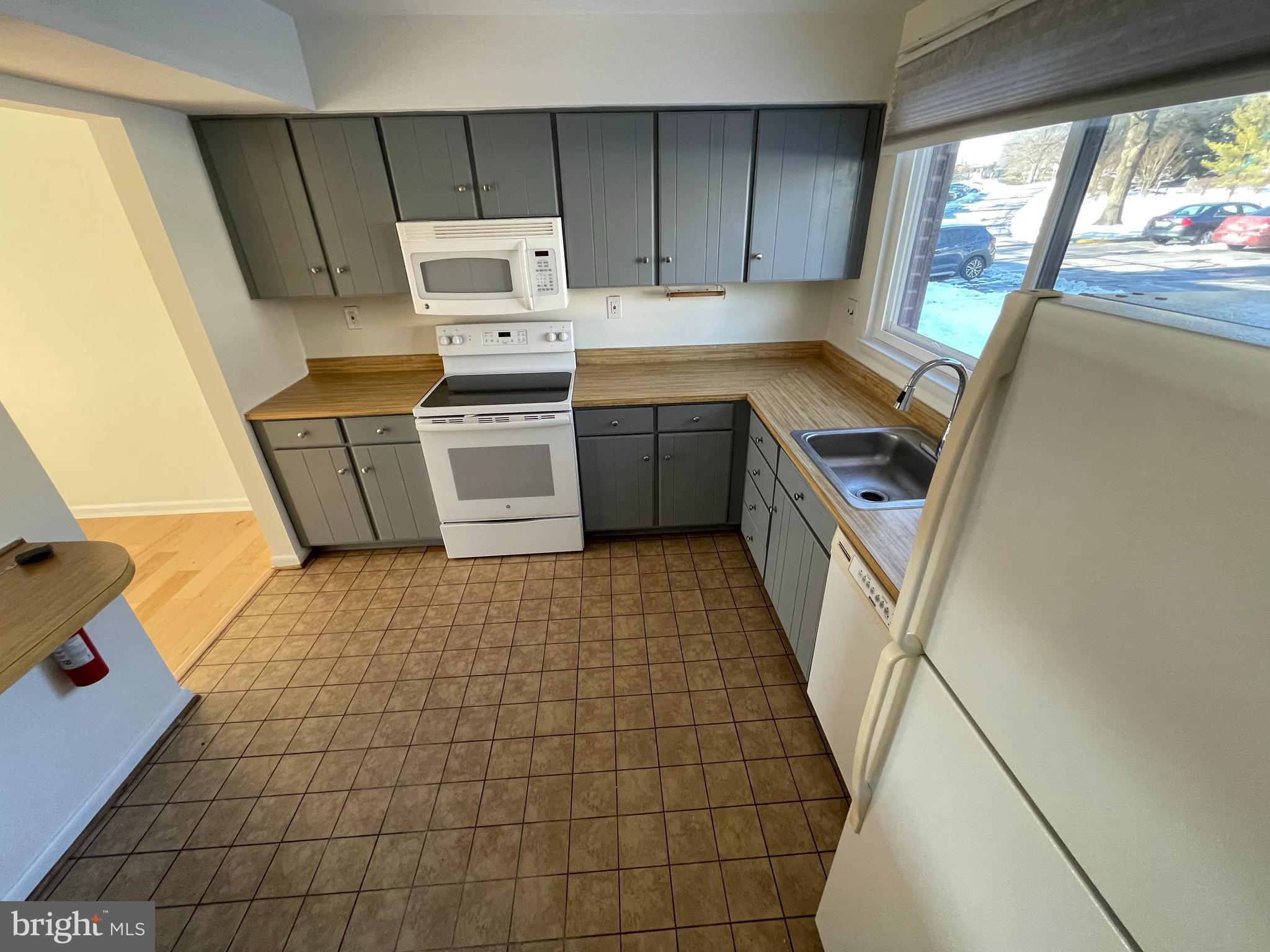 GLEN ORA - PLAT 9 - Residential Lease