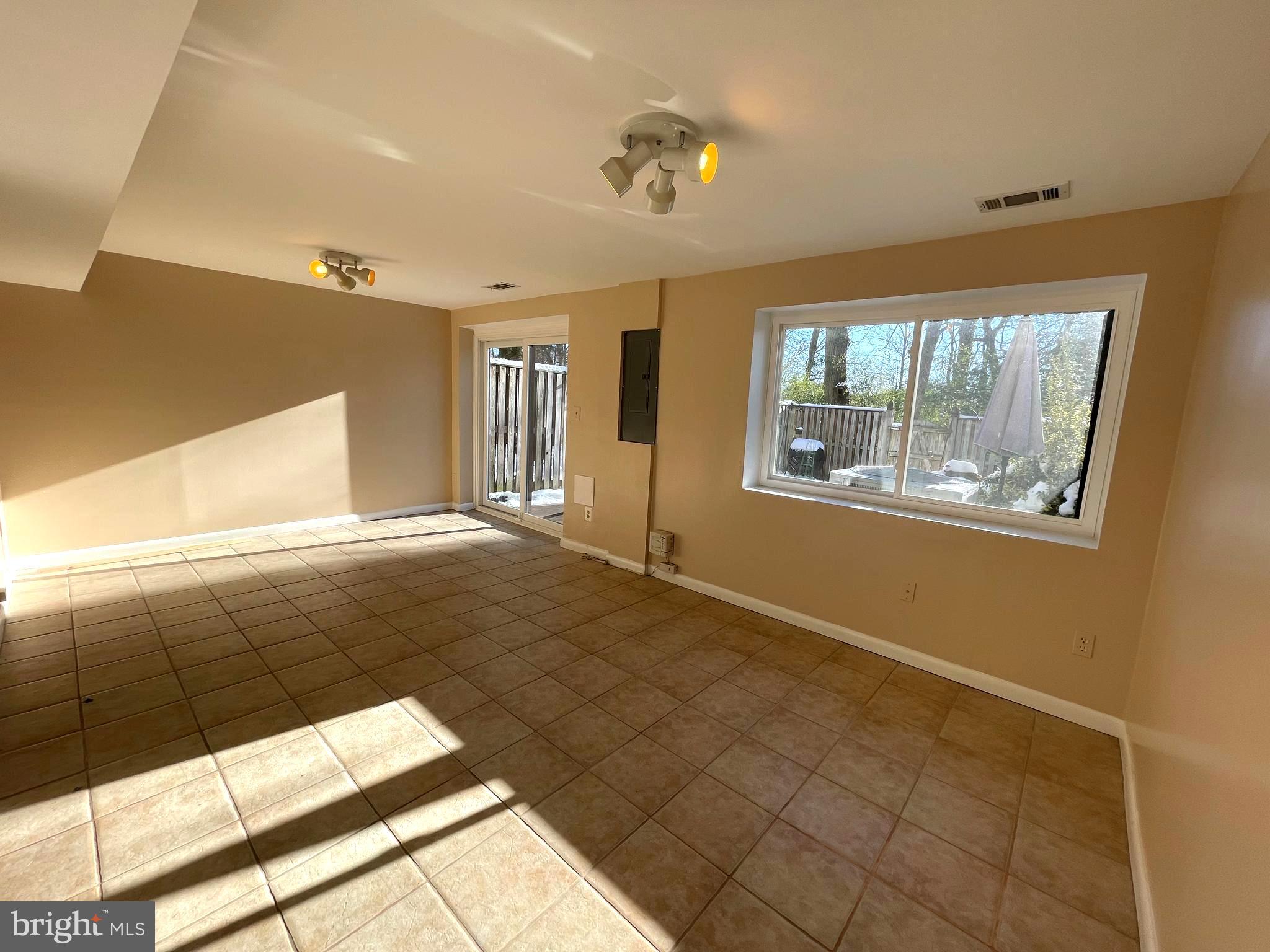 GLEN ORA - PLAT 9 - Residential Lease