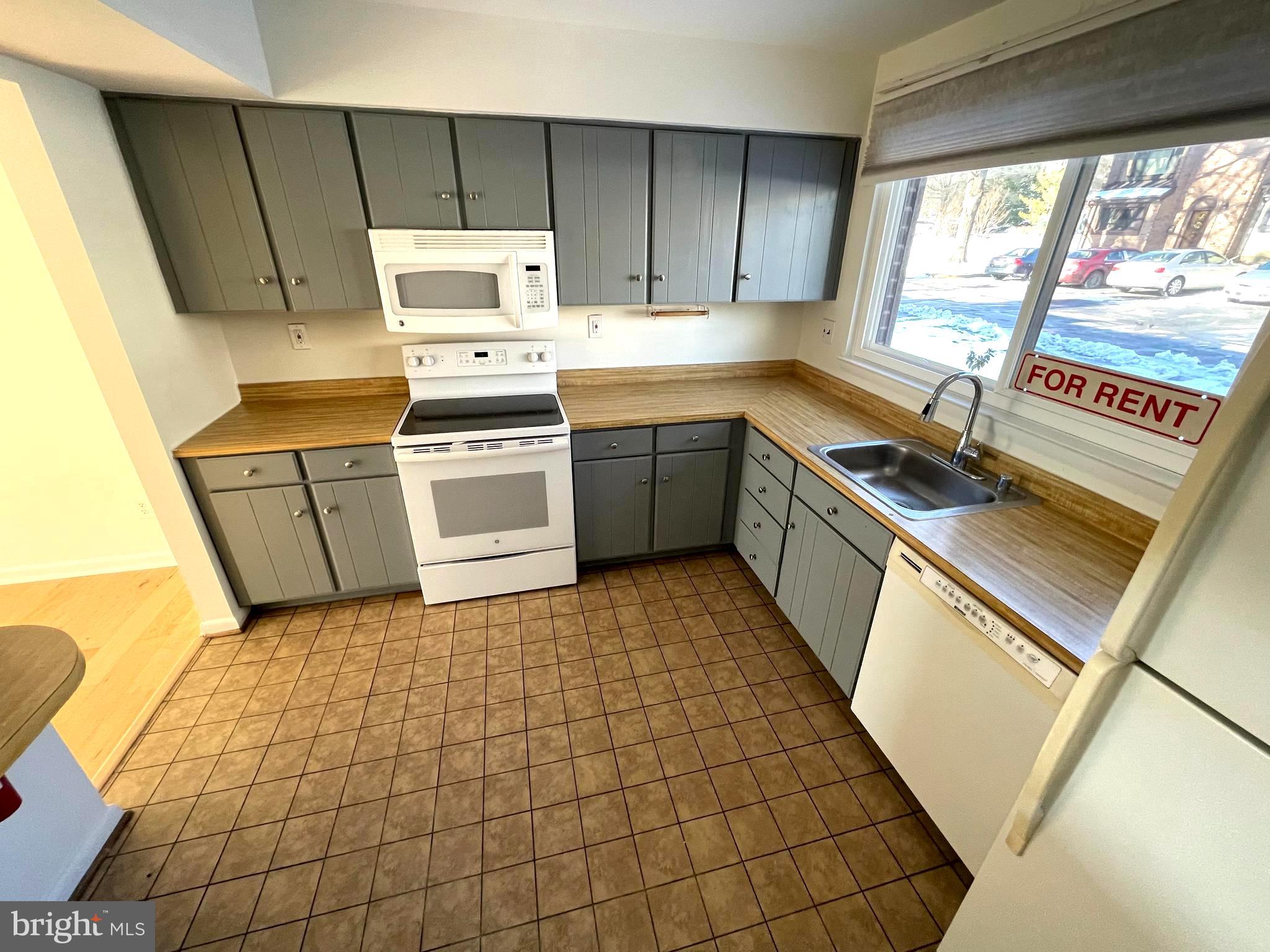 GLEN ORA - PLAT 9 - Residential Lease