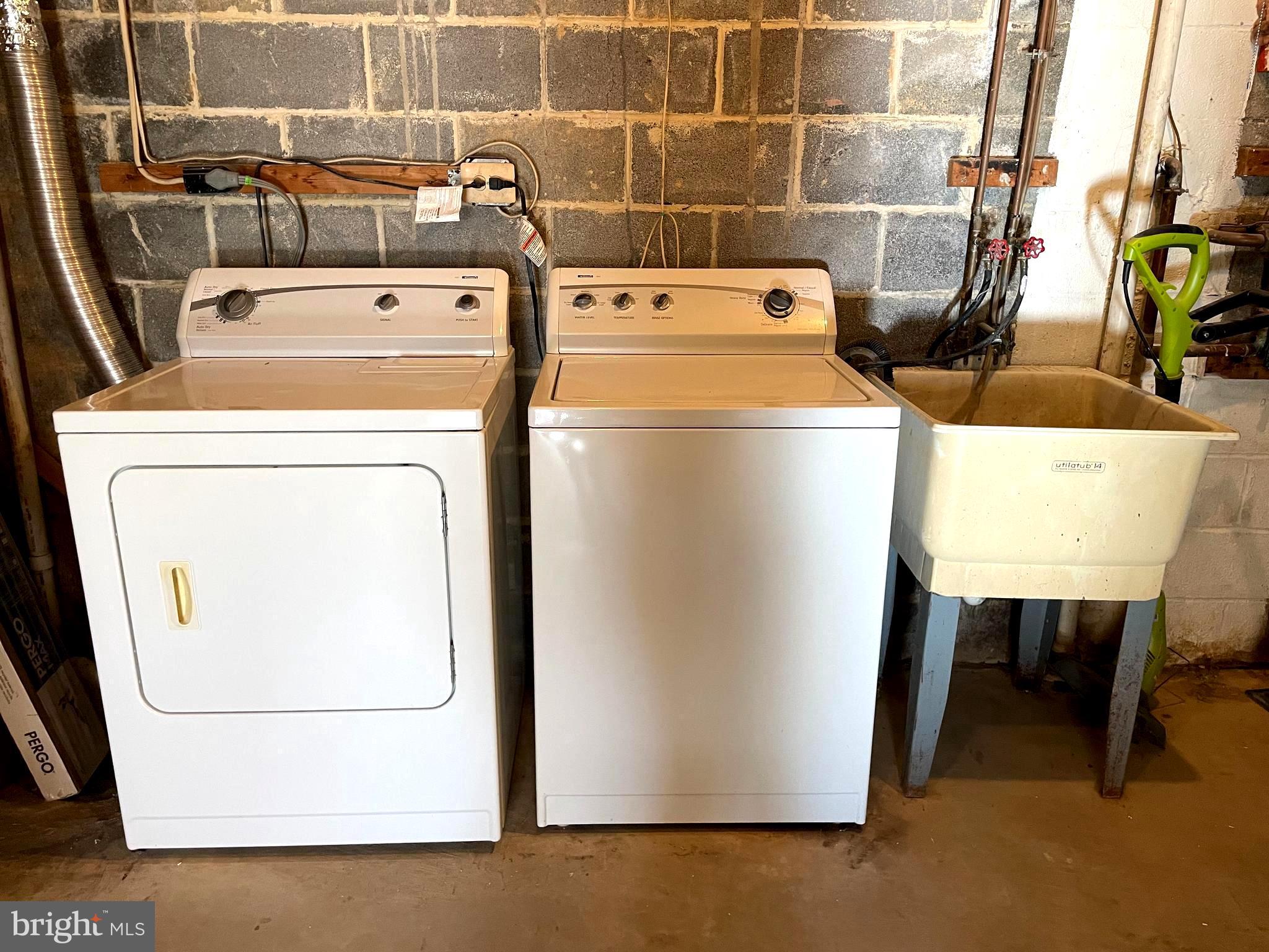 GLEN ORA - PLAT 9 - Residential Lease